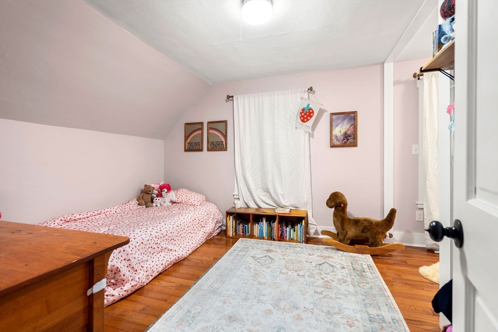 Merrimac, Massachusetts, 01860, United States, 4 Bedrooms Bedrooms, ,2 BathroomsBathrooms,Residential,For Sale,1988348