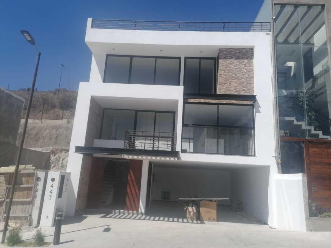 Fracc. Moncayo, Atizapán de Zaragoza, Estado de México, 52930, Mexico, 3 Bedrooms Bedrooms, ,3 BathroomsBathrooms,Residential,For Sale,Fracc. Moncayo,1443797