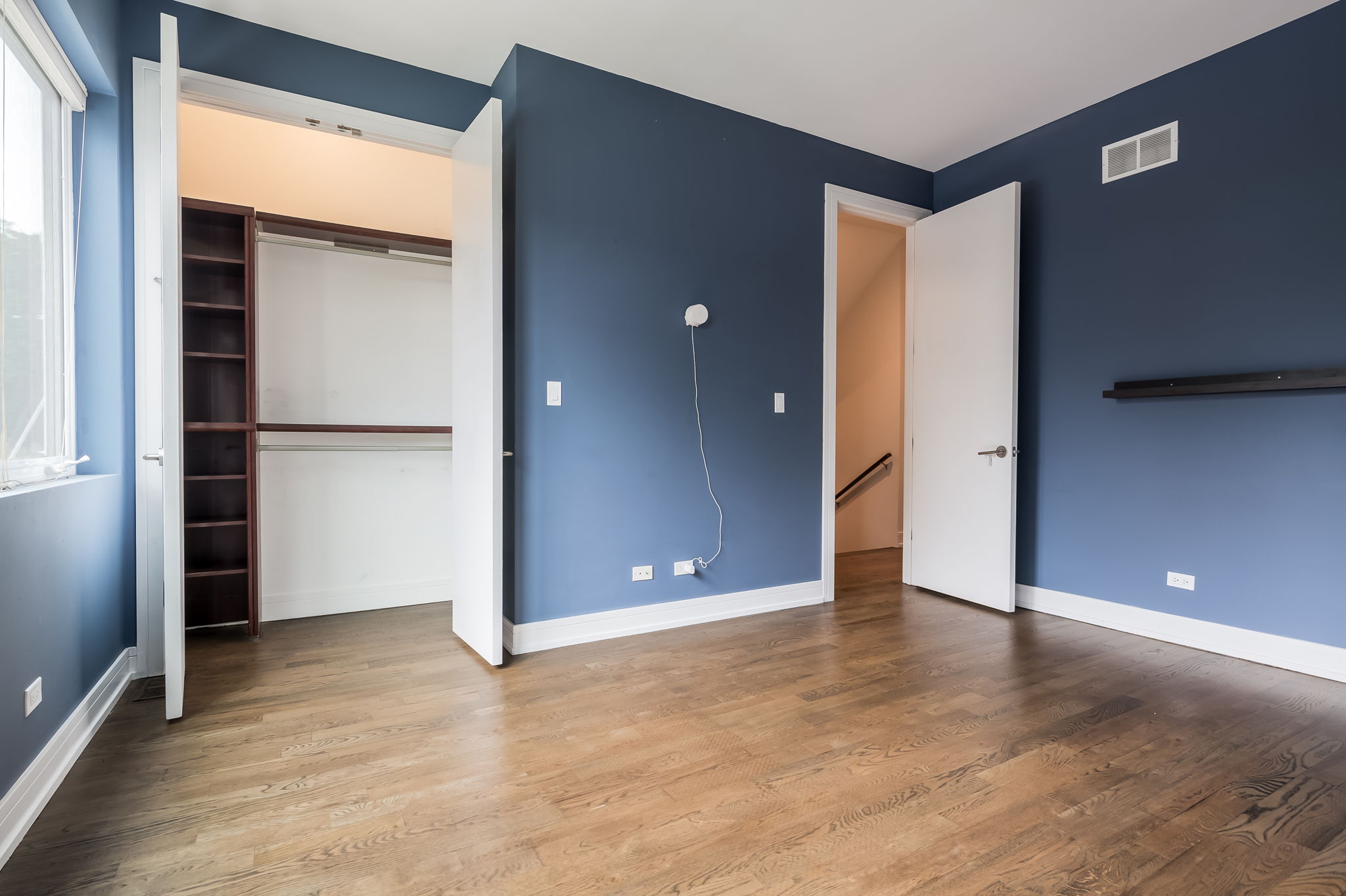  Welcome to This Stunning Three-Story Townhome - 物件實景