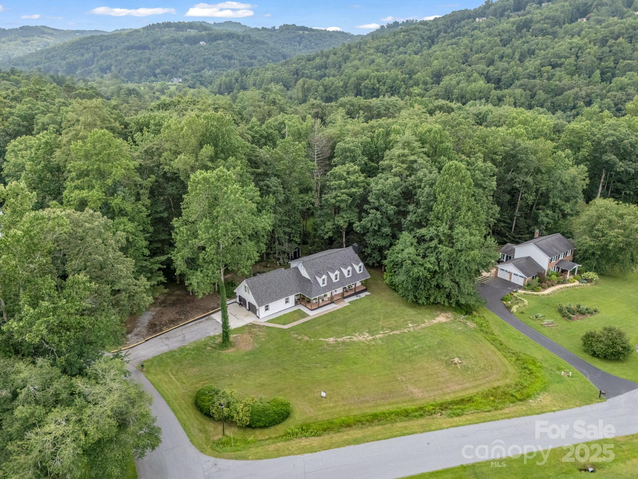 Hendersonville, North Carolina, 28791, United States, 4 Bedrooms Bedrooms, ,3 BathroomsBathrooms,Residential,For Sale,1973922