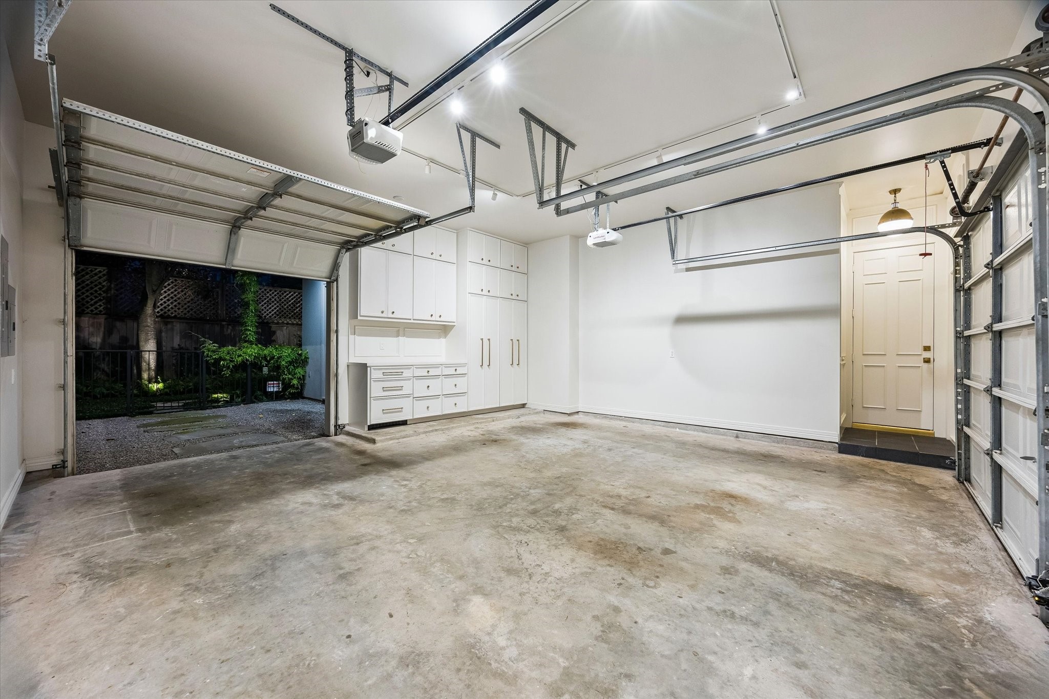  19 E Briar Hollow Lane - 物件實景