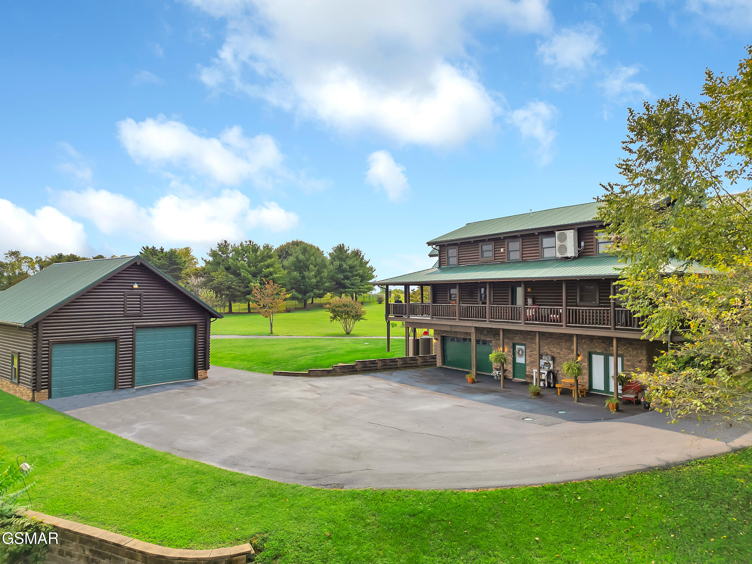 Dandridge, Tennessee, 37725, United States, 3 Bedrooms Bedrooms, ,4 BathroomsBathrooms,Residential,For Sale,1978849