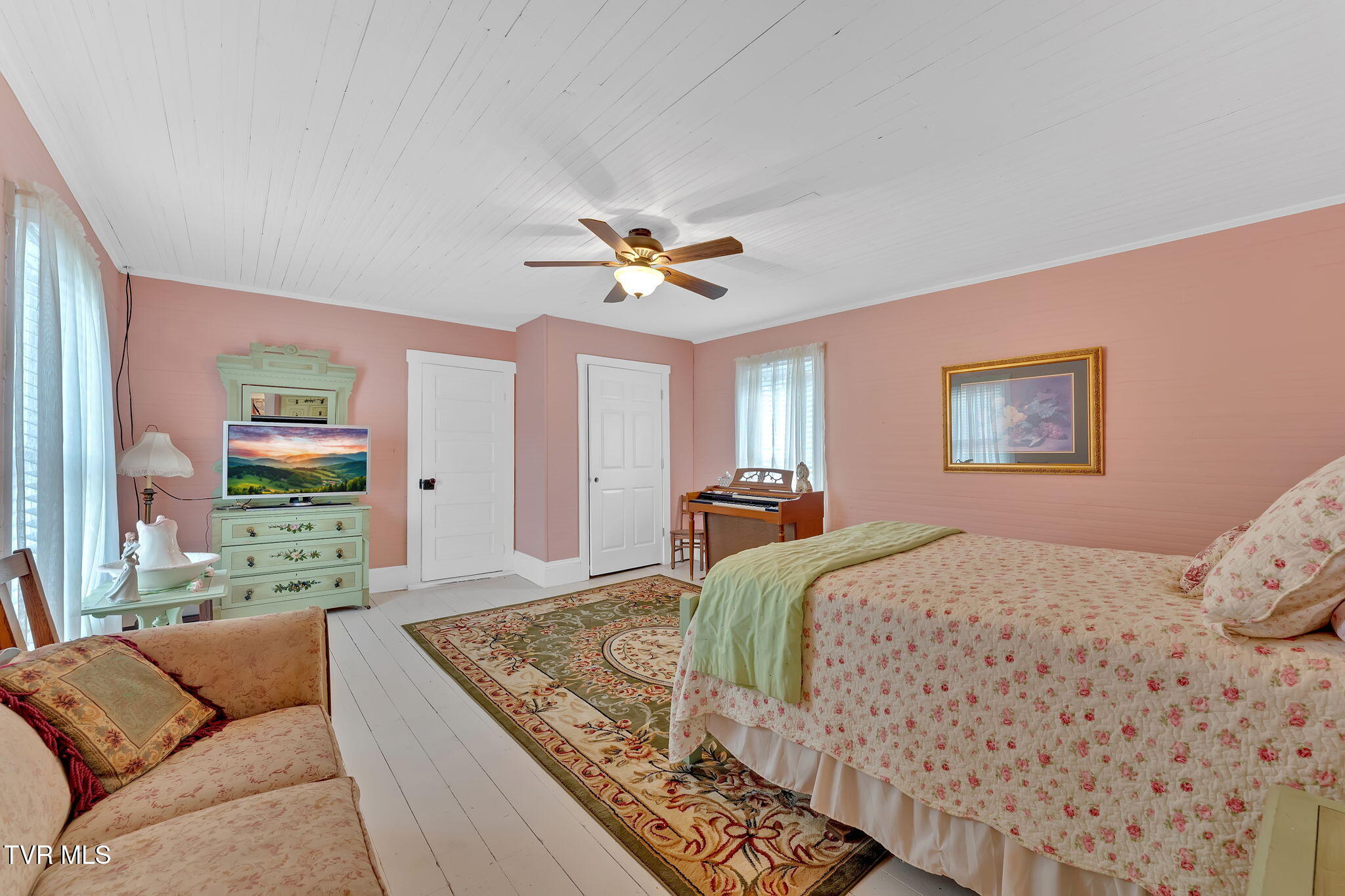 Roan Mountain, Tennessee, 37687, United States, 4 Bedrooms Bedrooms, ,2 BathroomsBathrooms,Residential,For Sale,2010992