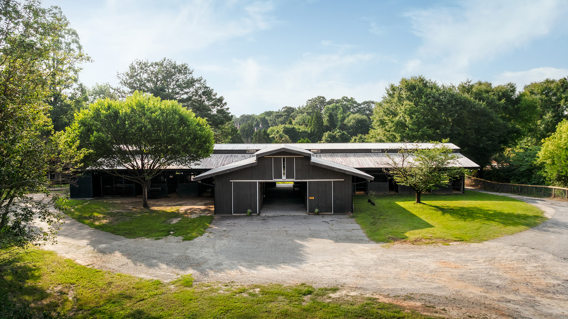  Rare Equestrian Facility with Prestigious Address - 物件實景