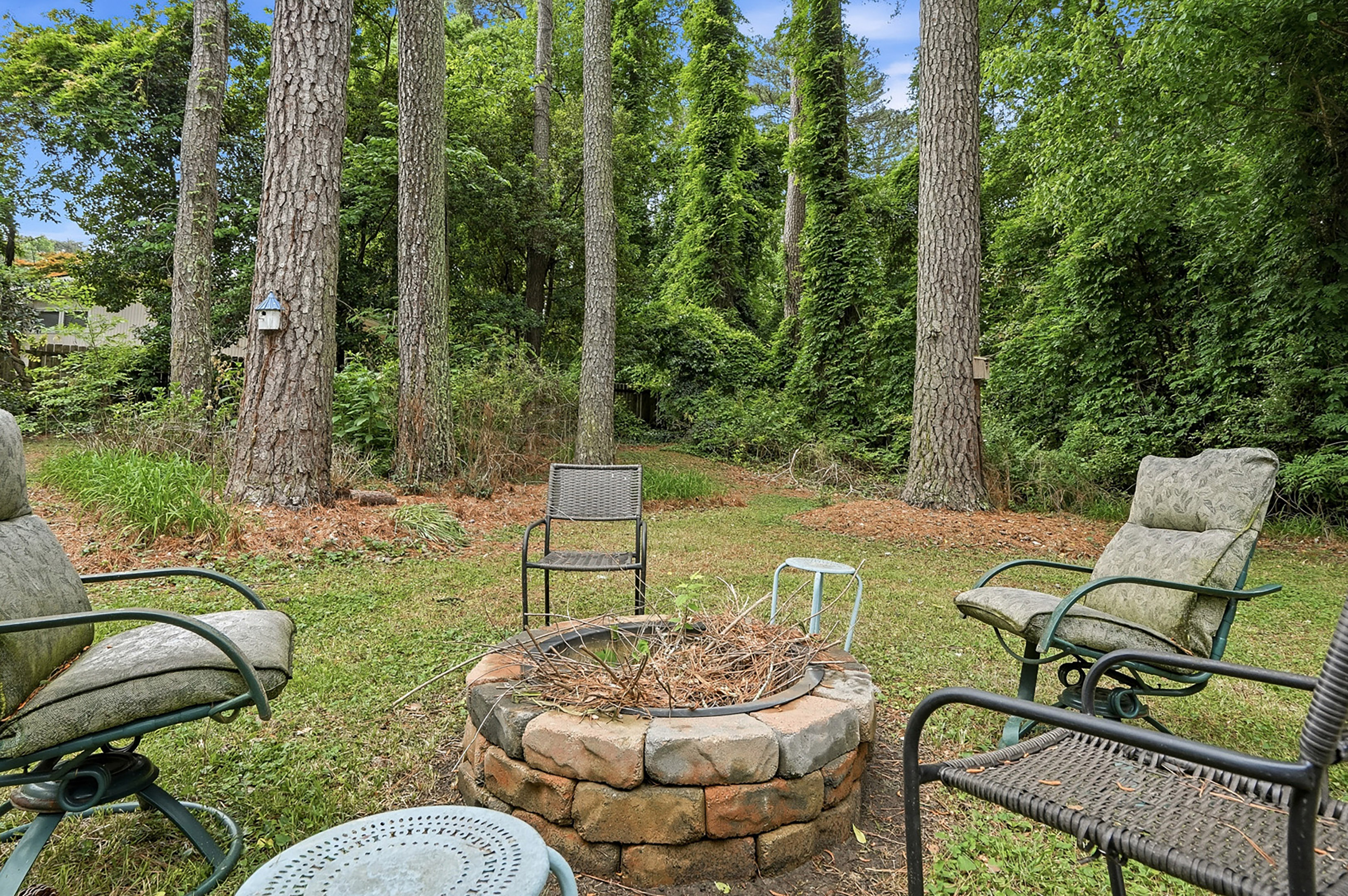  Incredible Deep Level Sought-After Lavista Park Lot - 物件實景