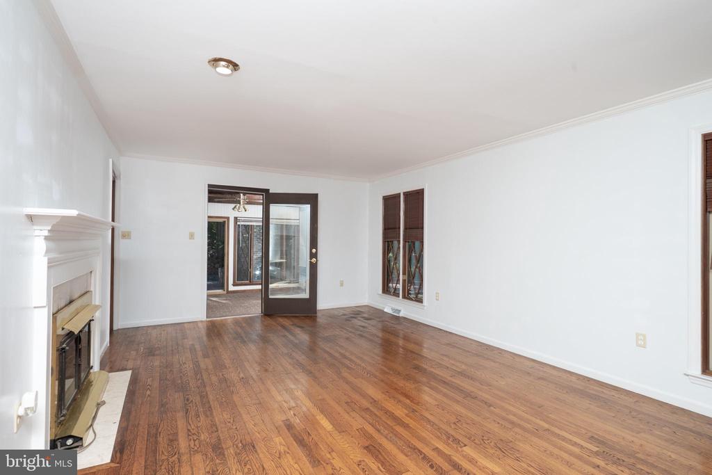 Reading, Pennsylvania, 19607, United States, 4 Bedrooms Bedrooms, ,4 BathroomsBathrooms,Residential,For Sale,1951295