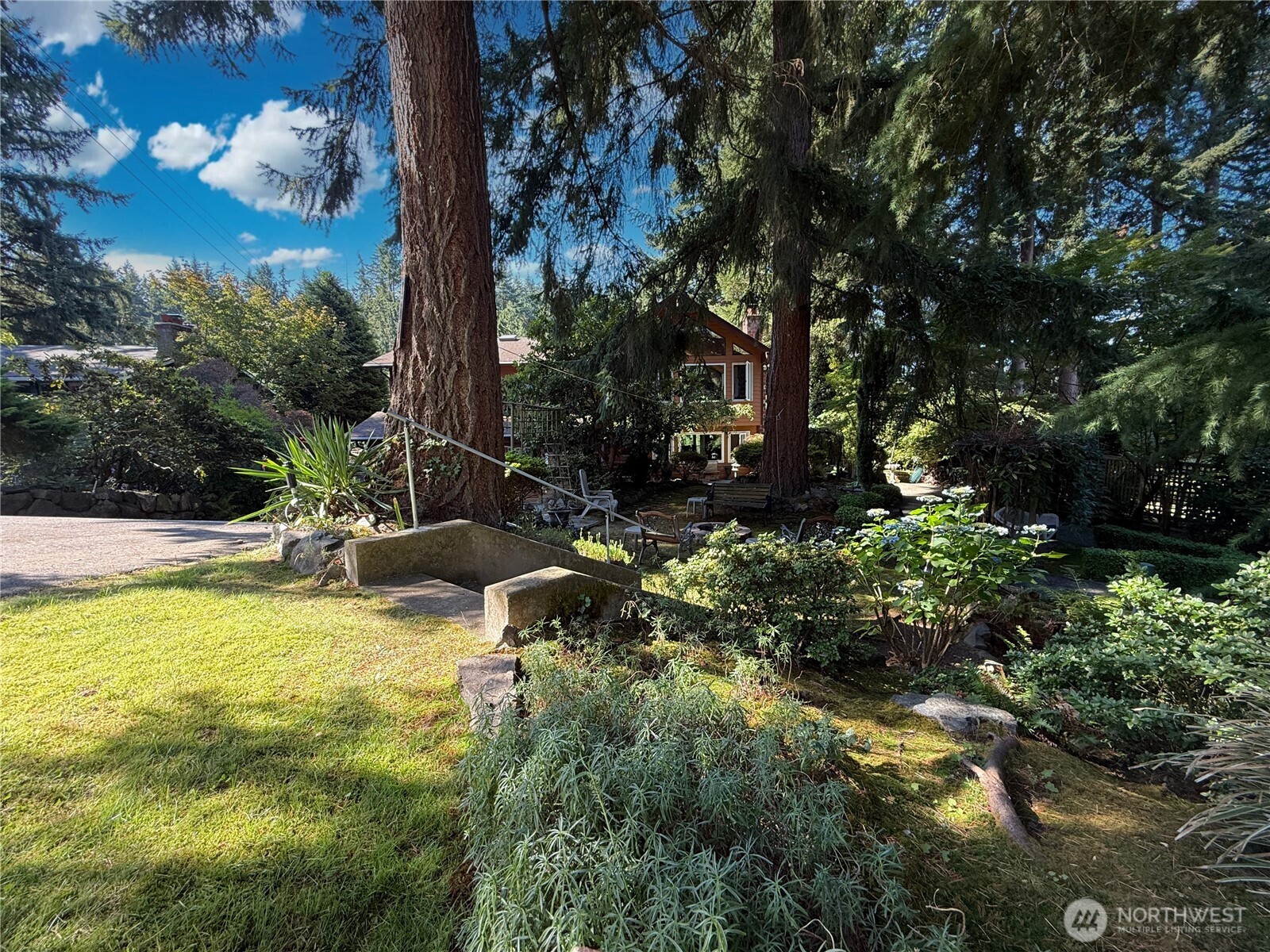 Edmonds, Washington, 98026, United States, 4 Bedrooms Bedrooms, ,2 BathroomsBathrooms,Residential,For Sale,1923504