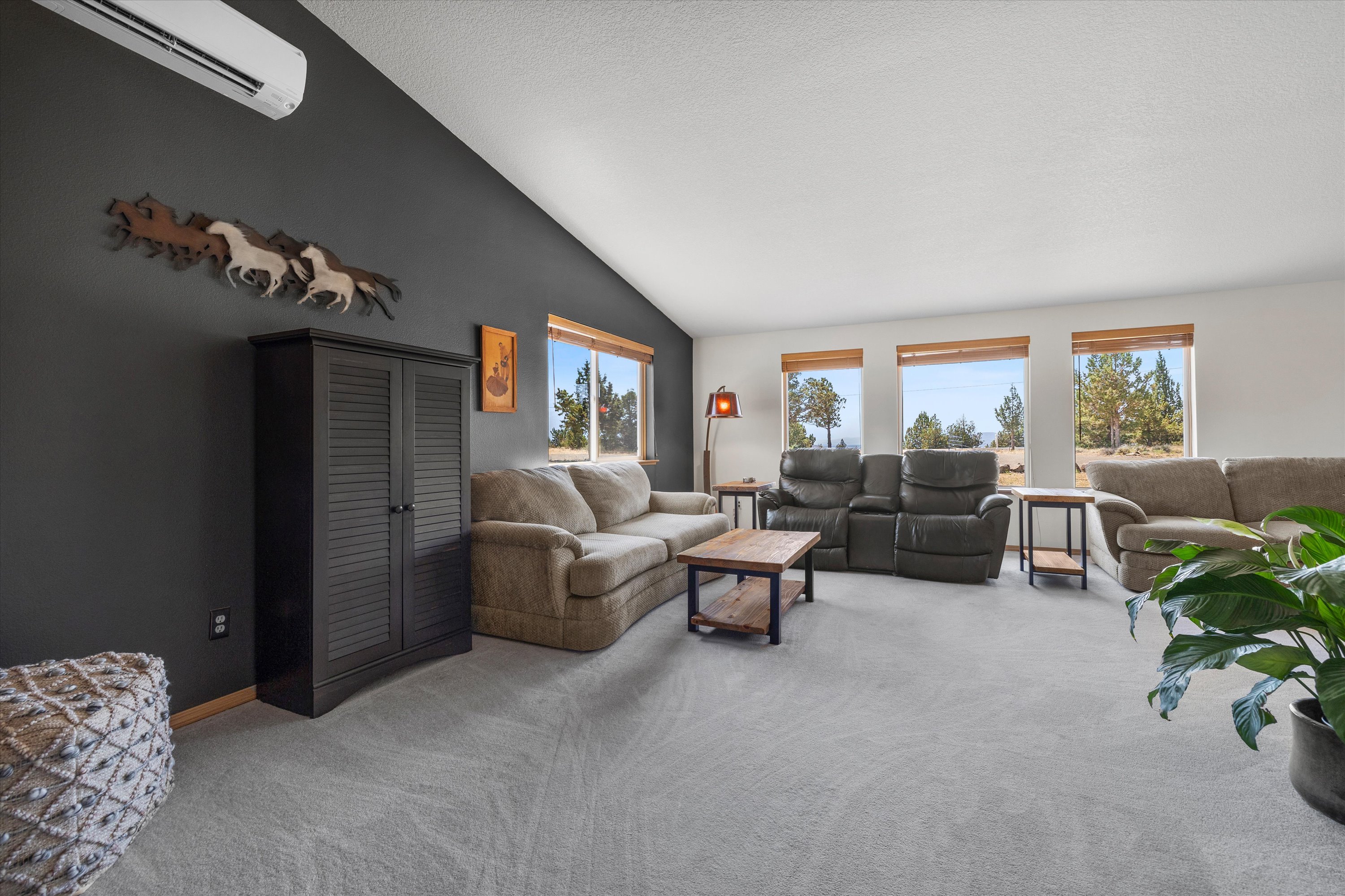 Prineville, Oregon, 97754, United States, 3 Bedrooms Bedrooms, ,2 BathroomsBathrooms,Residential,For Sale,1849917