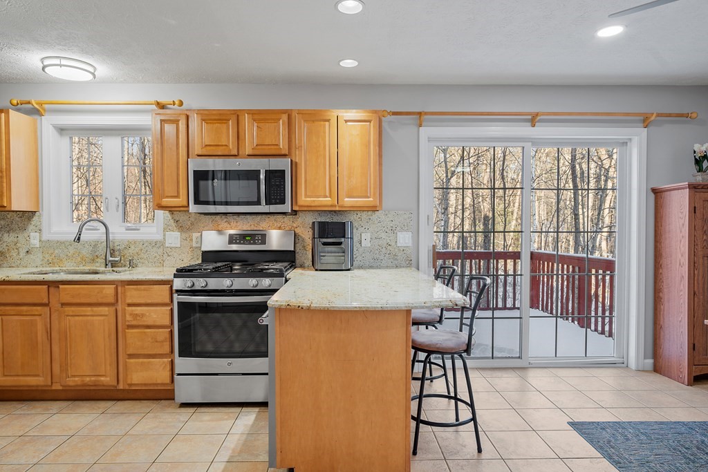 Hooksett, New Hampshire, 03106, United States, 3 Bedrooms Bedrooms, ,3 BathroomsBathrooms,Residential,For Sale,1930253