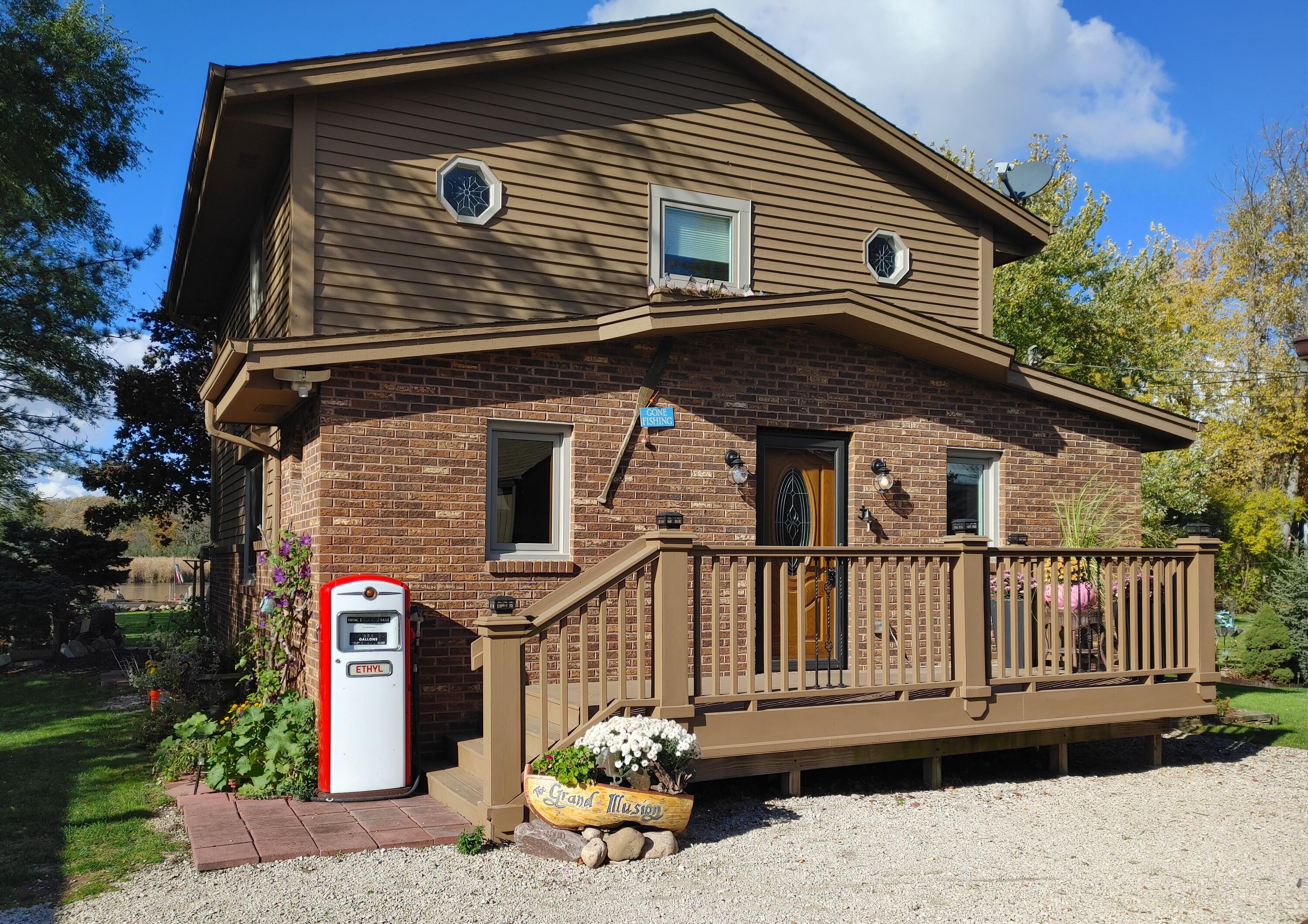 Waterford, Wisconsin, 53185, United States, 2 Bedrooms Bedrooms, ,2 BathroomsBathrooms,Residential,For Sale,1985516