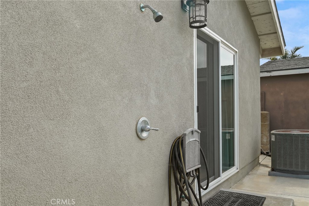 Oxnard, California, 93035, United States, 5 Bedrooms Bedrooms, ,1 BathroomBathrooms,Residential,For Sale,1847302