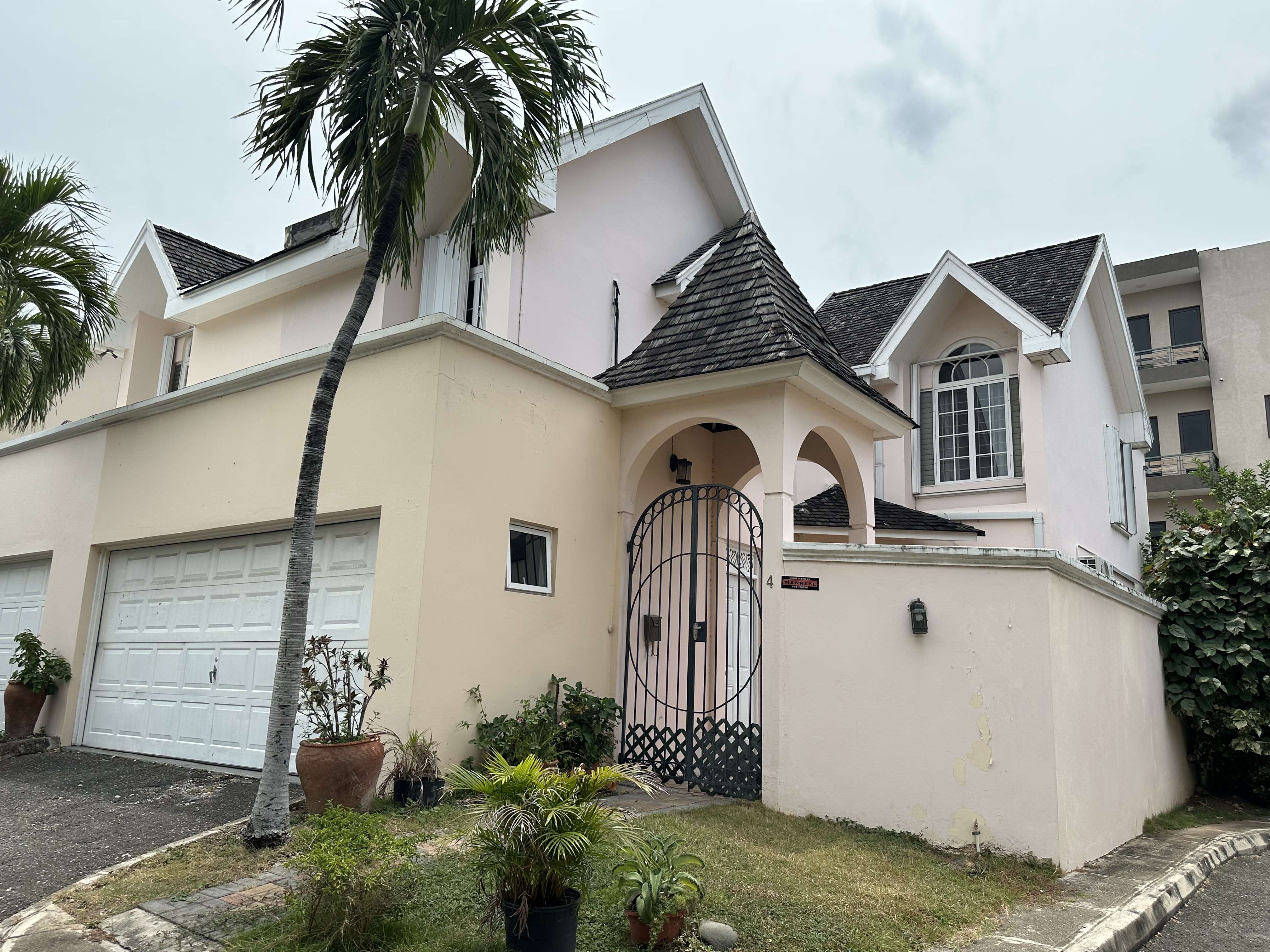 Kingston 6, JM, 3 Bedrooms Bedrooms, ,4 BathroomsBathrooms,Residential,For Sale,1901284