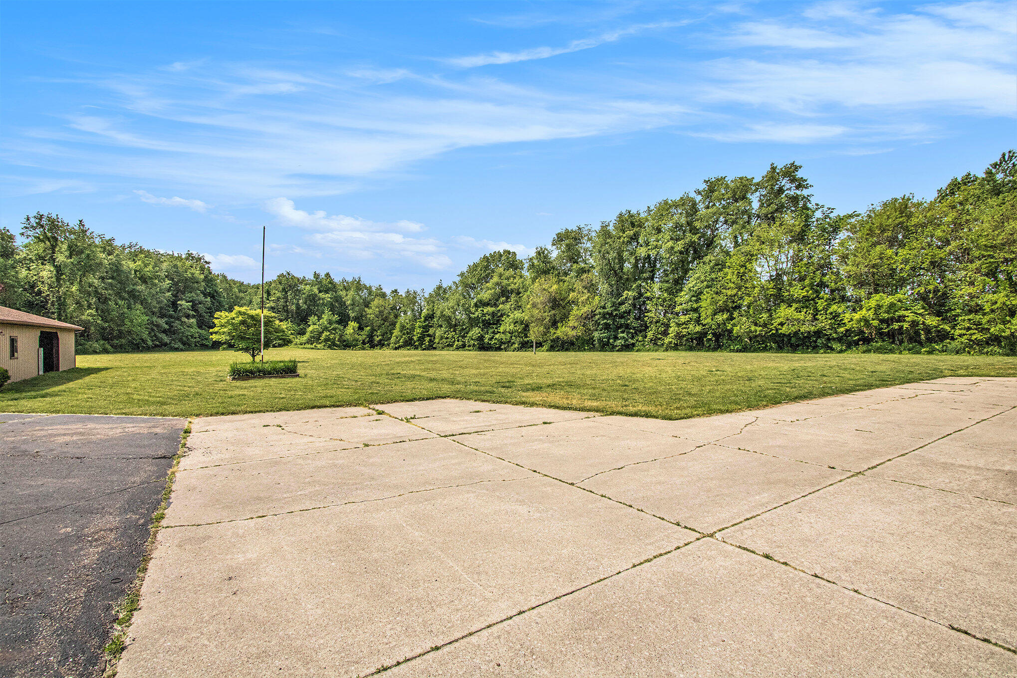 Niles, Michigan, 49120, United States, 2 Bedrooms Bedrooms, ,2 BathroomsBathrooms,Residential,For Sale,1979115