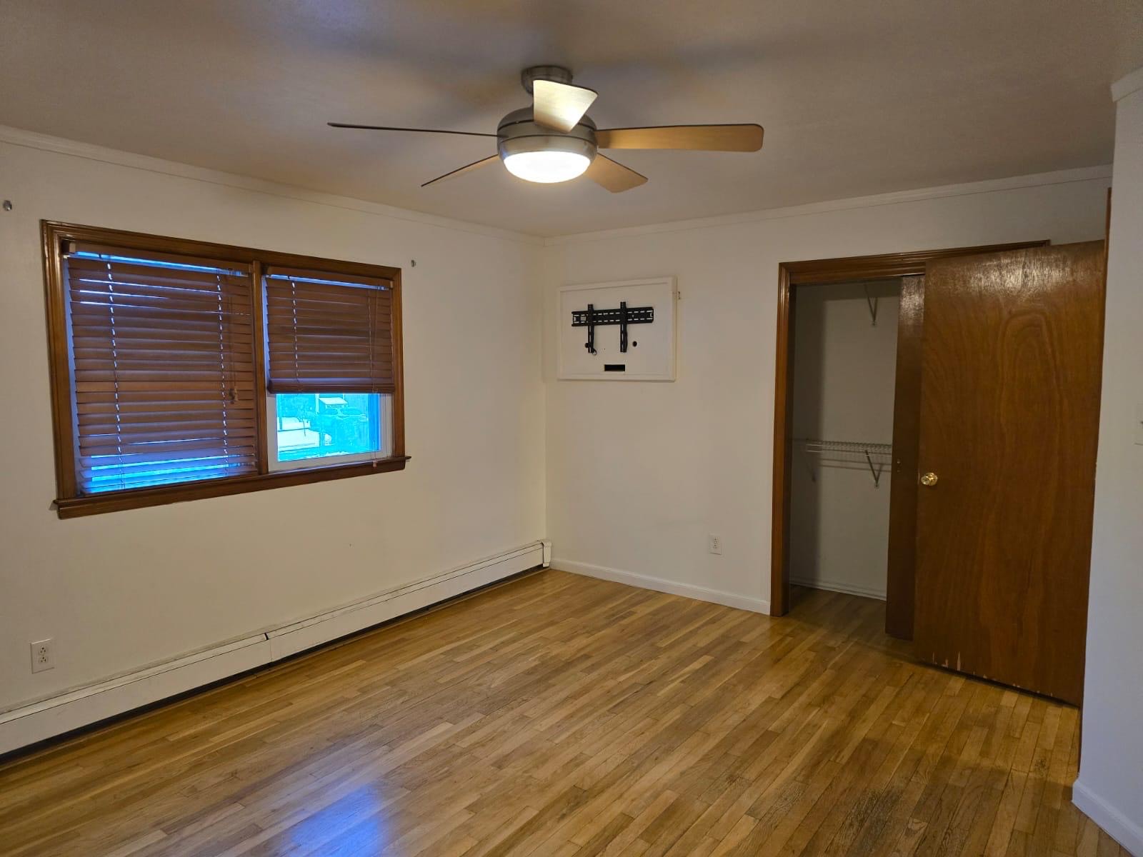 Little Ferry, New Jersey, 07643, United States, 7 Bedrooms Bedrooms, ,2 BathroomsBathrooms,Residential,For Sale,2006023