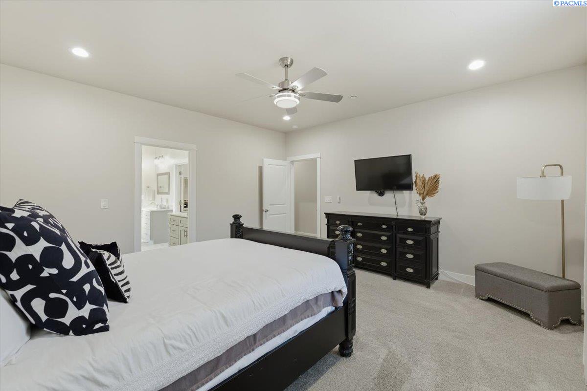 Richland, Washington, 99352, United States, 3 Bedrooms Bedrooms, ,2 BathroomsBathrooms,Residential,For Sale,1991630