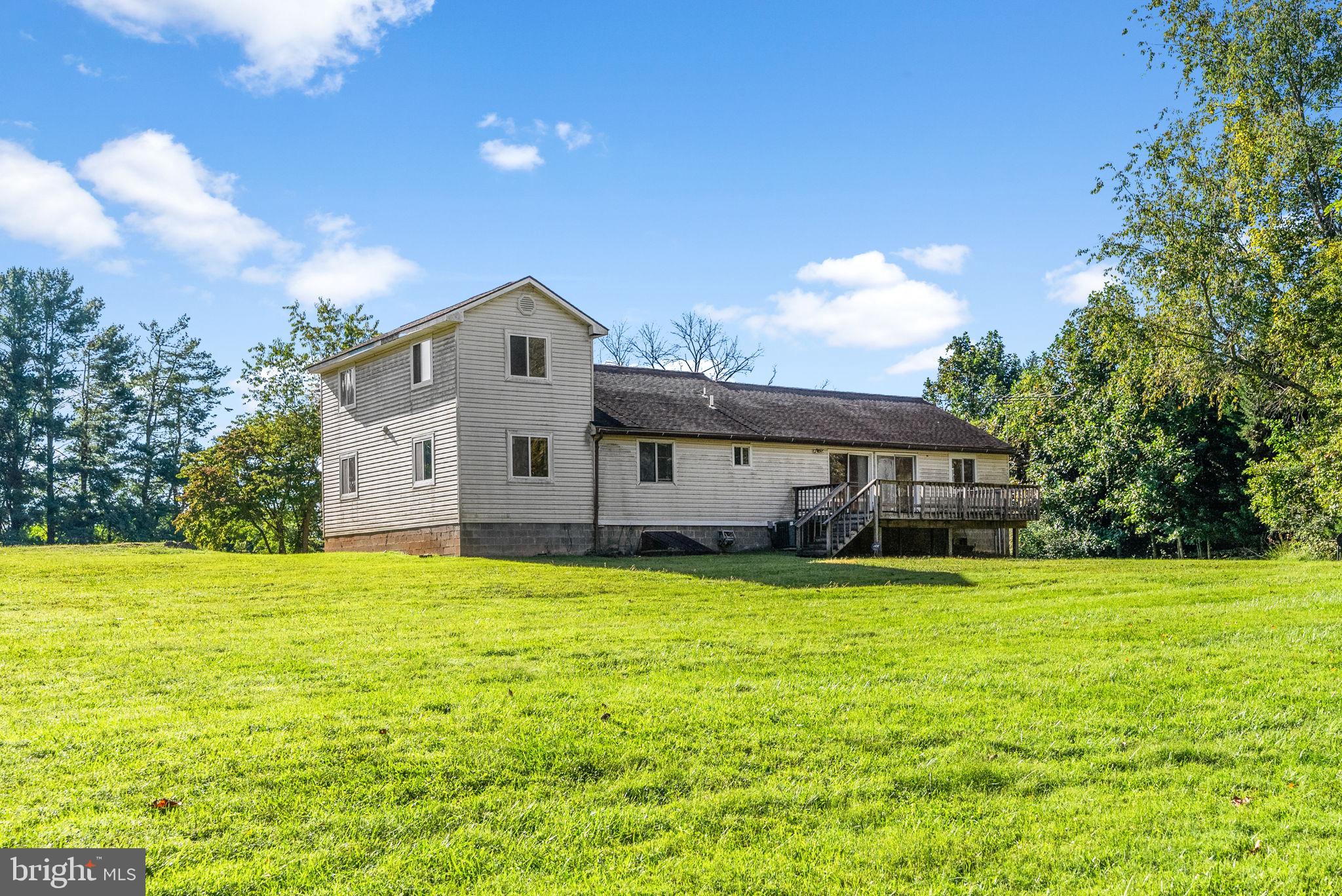 Hume, Virginia, 22639, United States, 7 Bedrooms Bedrooms, ,3 BathroomsBathrooms,Residential,For Sale,1943038