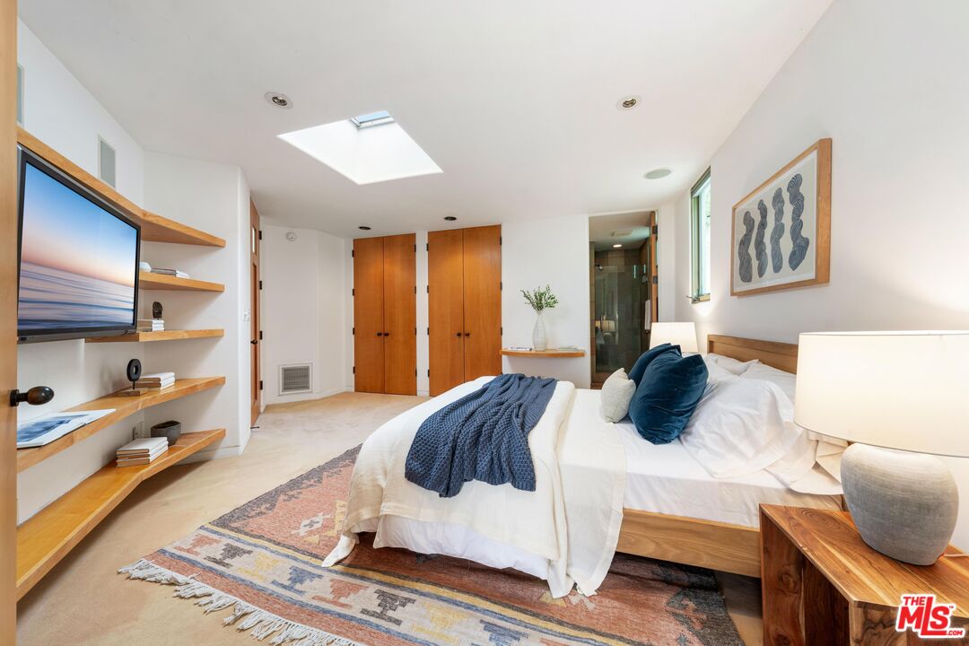 Pacific Palisades, California, 90272, United States, 4 Bedrooms Bedrooms, ,2 BathroomsBathrooms,Residential,For Sale,1770890
