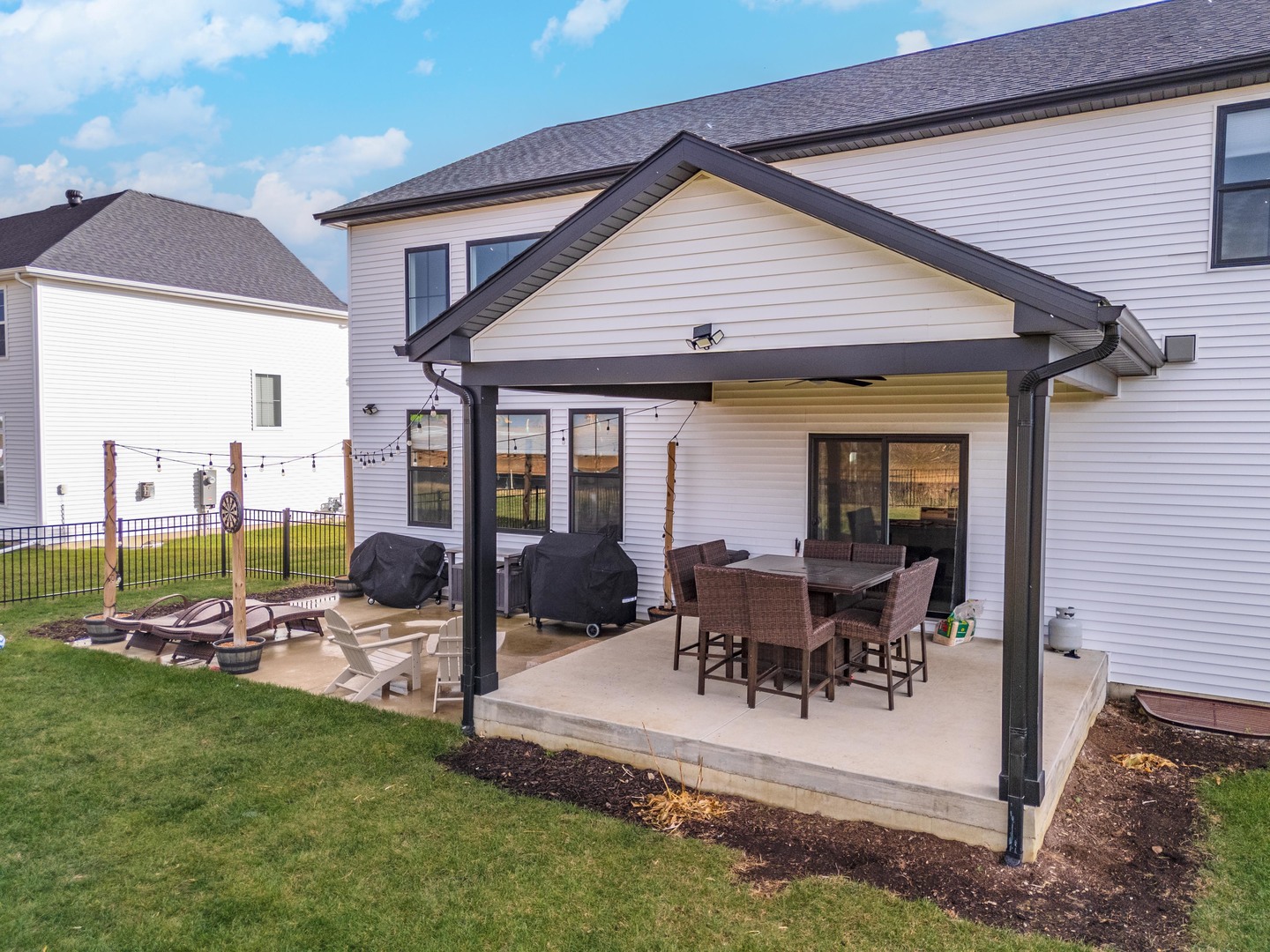 Bloomington, Illinois, 61705, United States, 4 Bedrooms Bedrooms, ,4 BathroomsBathrooms,Residential,For Sale,1996061