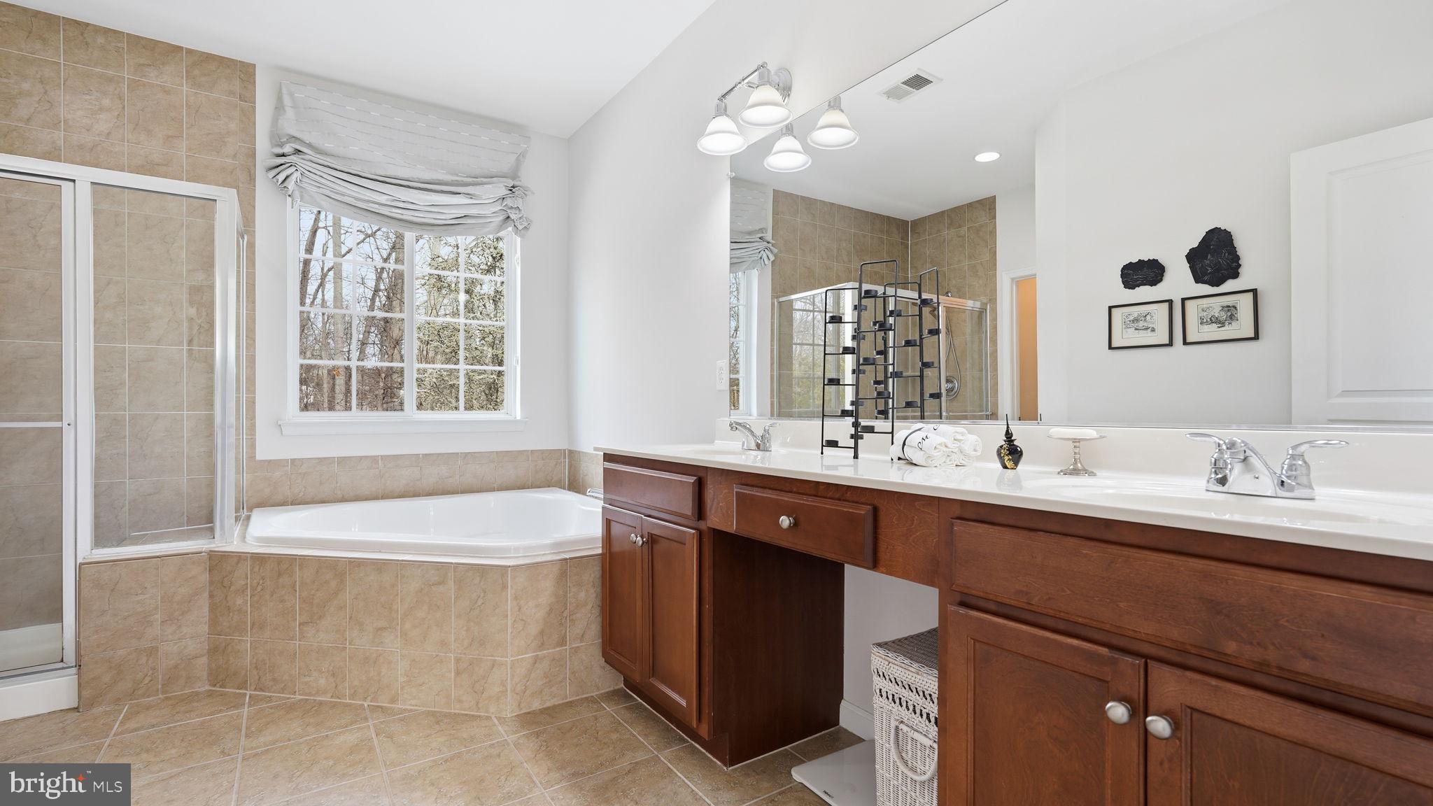 Woodbridge, Virginia, 22192, United States, 4 Bedrooms Bedrooms, ,4 BathroomsBathrooms,Residential,For Sale,2005725