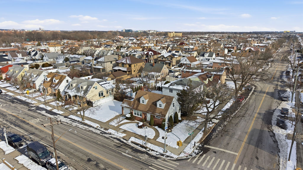 Howard Beach, New York, 11414, United States, 4 Bedrooms Bedrooms, ,1 BathroomBathrooms,Residential,For Sale,2005668