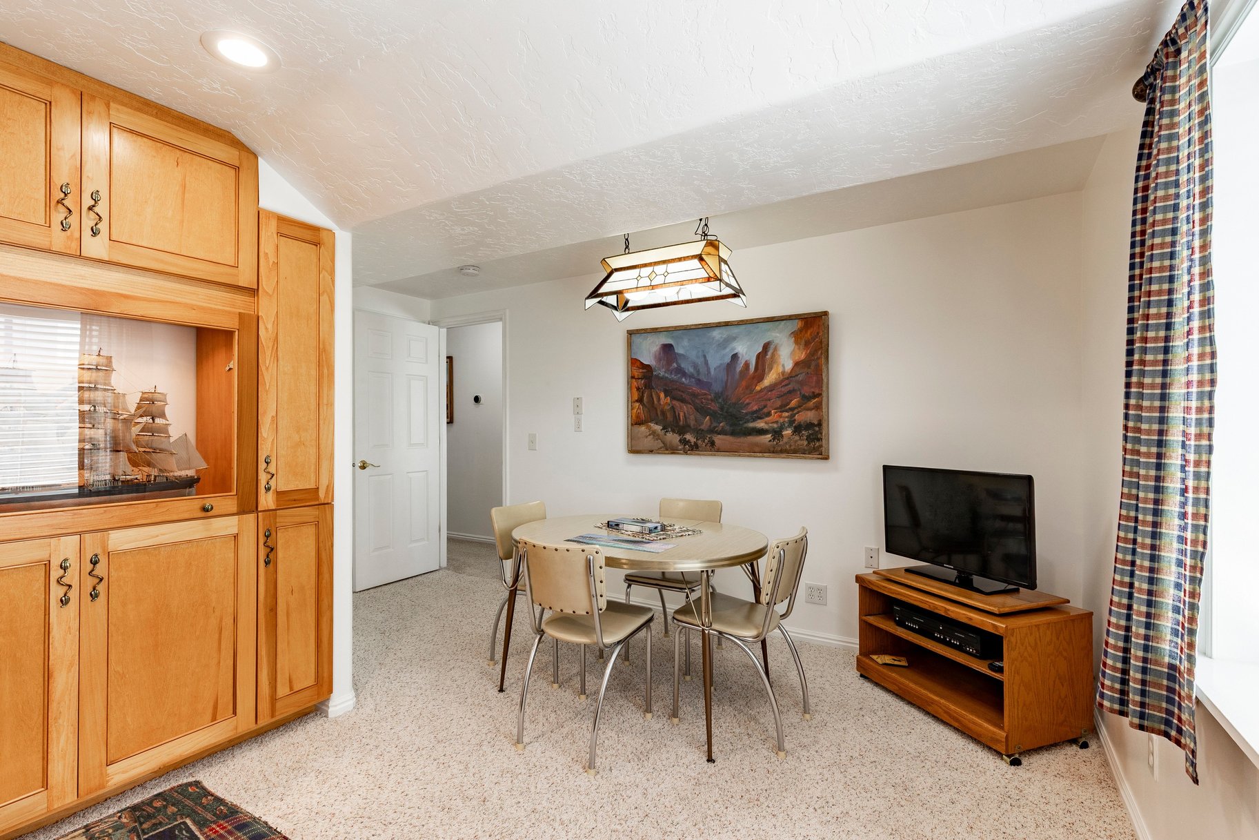  Lovingly Maintained Exceptional Home - 物件實景