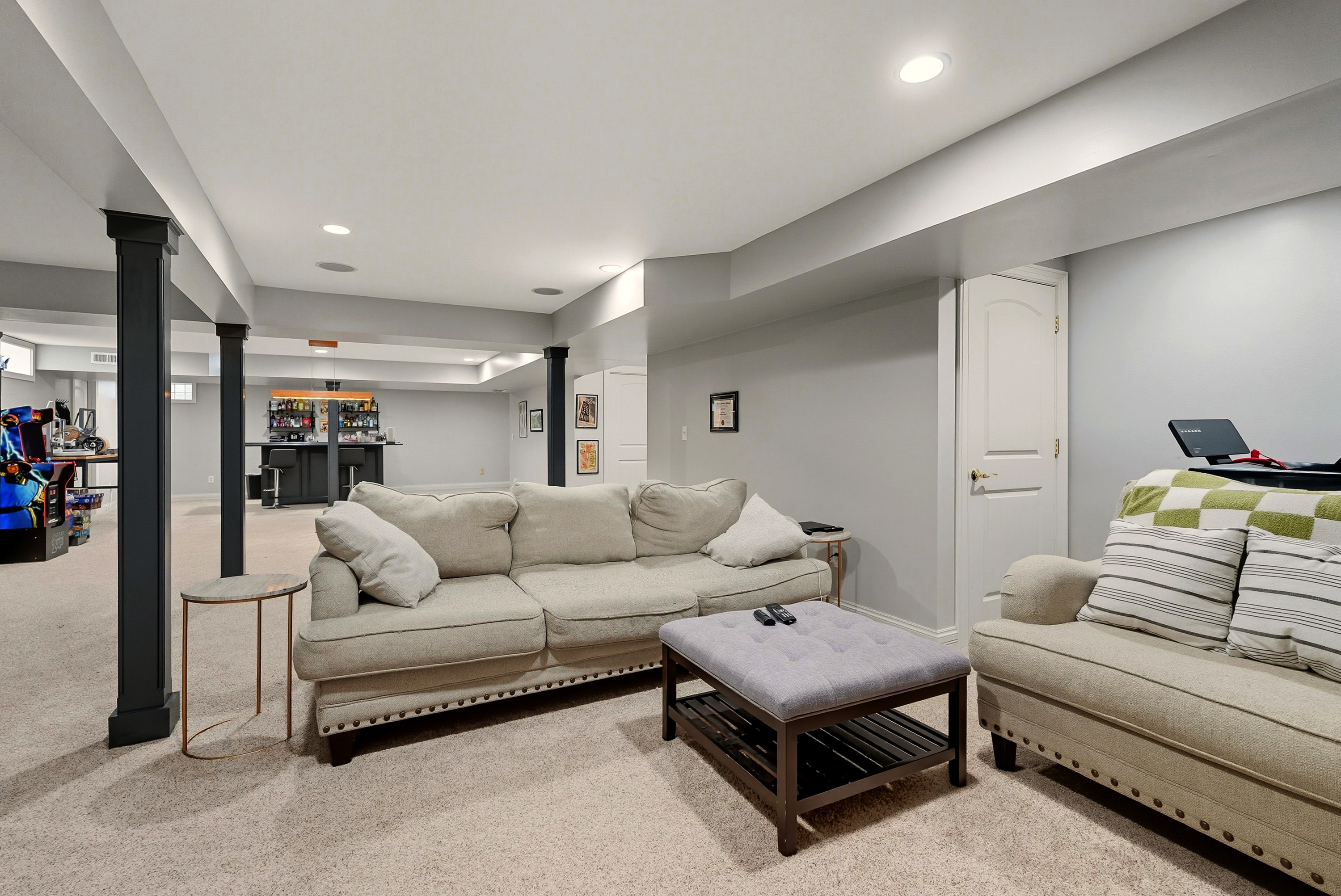 Louisville, Kentucky, 40220, United States, 3 Bedrooms Bedrooms, ,4 BathroomsBathrooms,Residential,For Sale,1979535