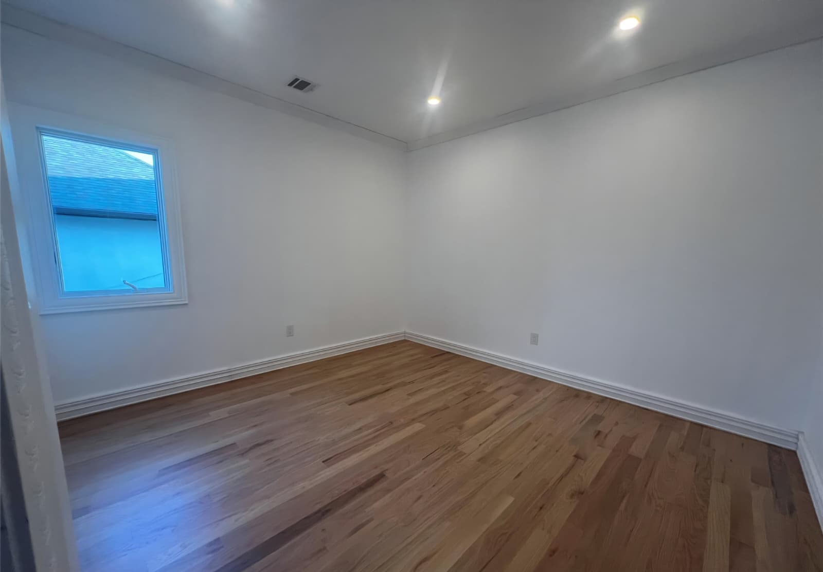 Little Ferry, New Jersey, 07643, United States, 5 Bedrooms Bedrooms, ,4 BathroomsBathrooms,Residential,For Sale,1980185