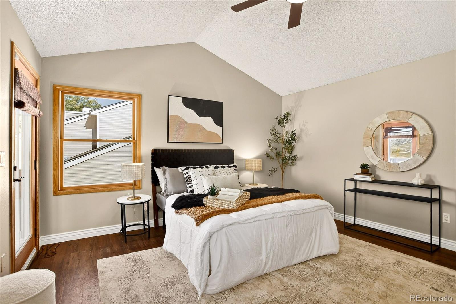 Littleton, Colorado, 80127, United States, 4 Bedrooms Bedrooms, ,2 BathroomsBathrooms,Residential,For Sale,2003001