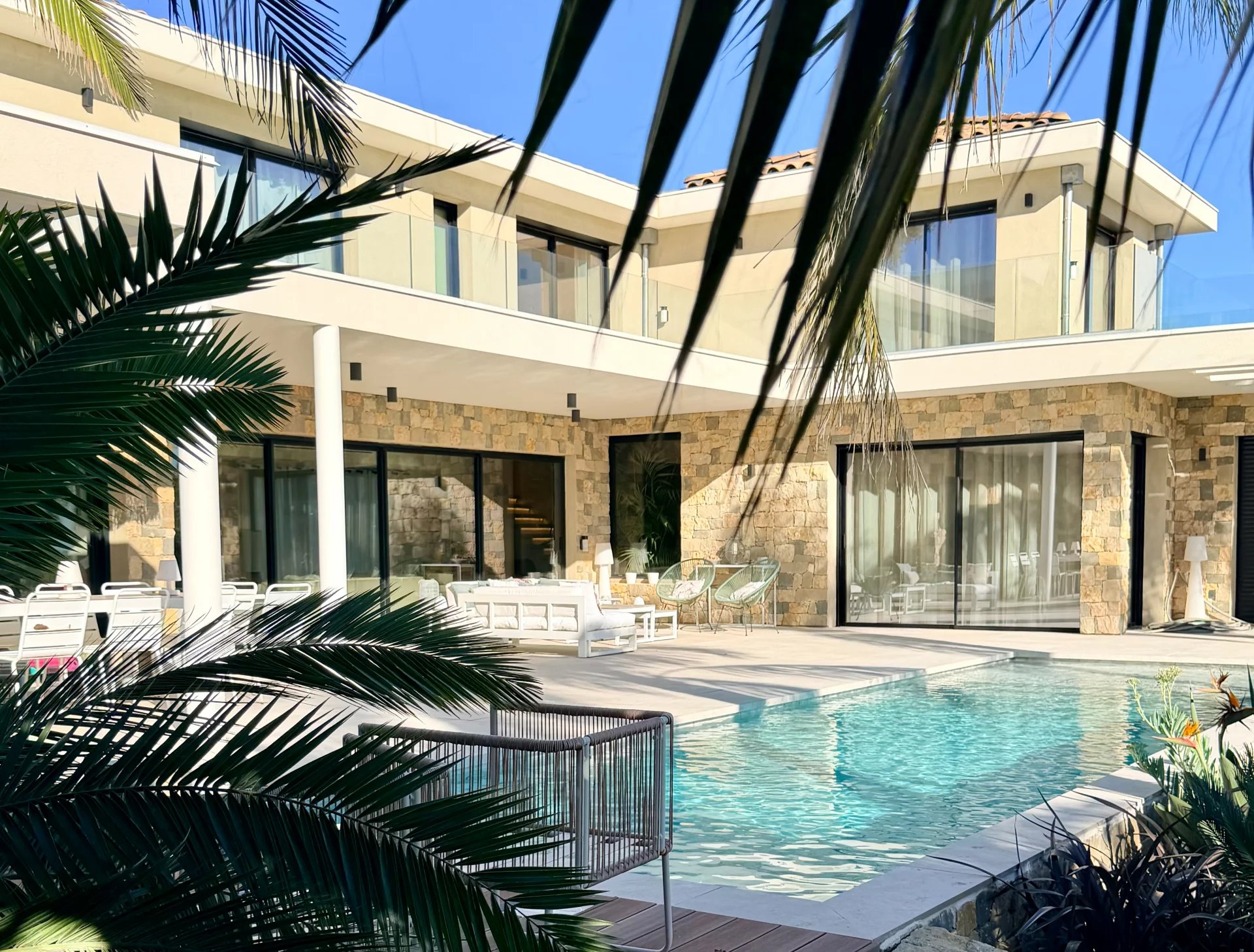 Carqueiranne, Provence-Alpes-Côte d’Azur, 83320, FR, 4 Bedrooms Bedrooms, ,3 BathroomsBathrooms,Residential,For Sale,2000914