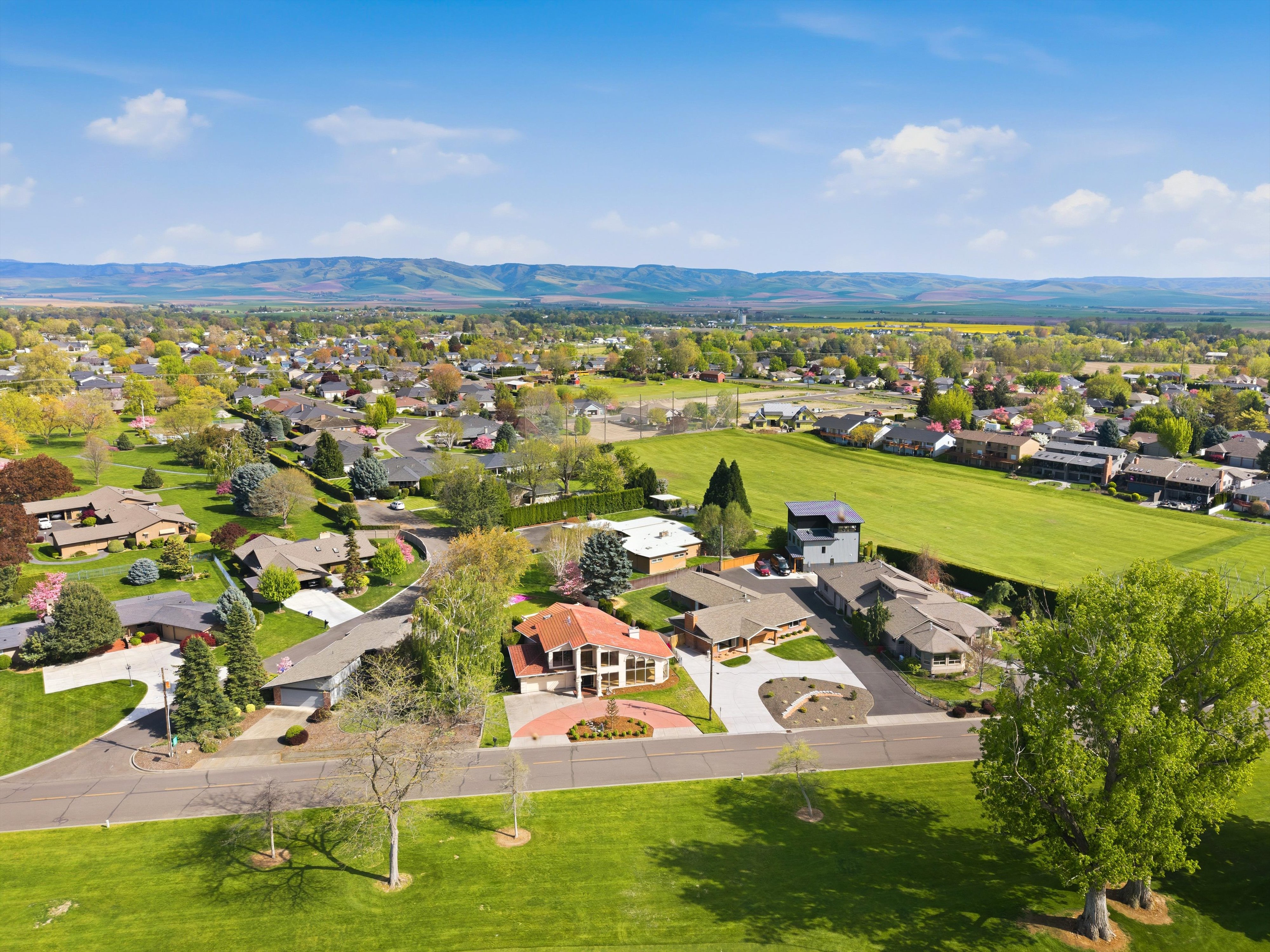  1255 Country Club Rd - 物件實景