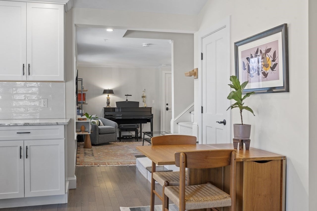 Amesbury, Massachusetts, 01913, United States, 2 Bedrooms Bedrooms, ,2 BathroomsBathrooms,Residential,For Sale,2049079