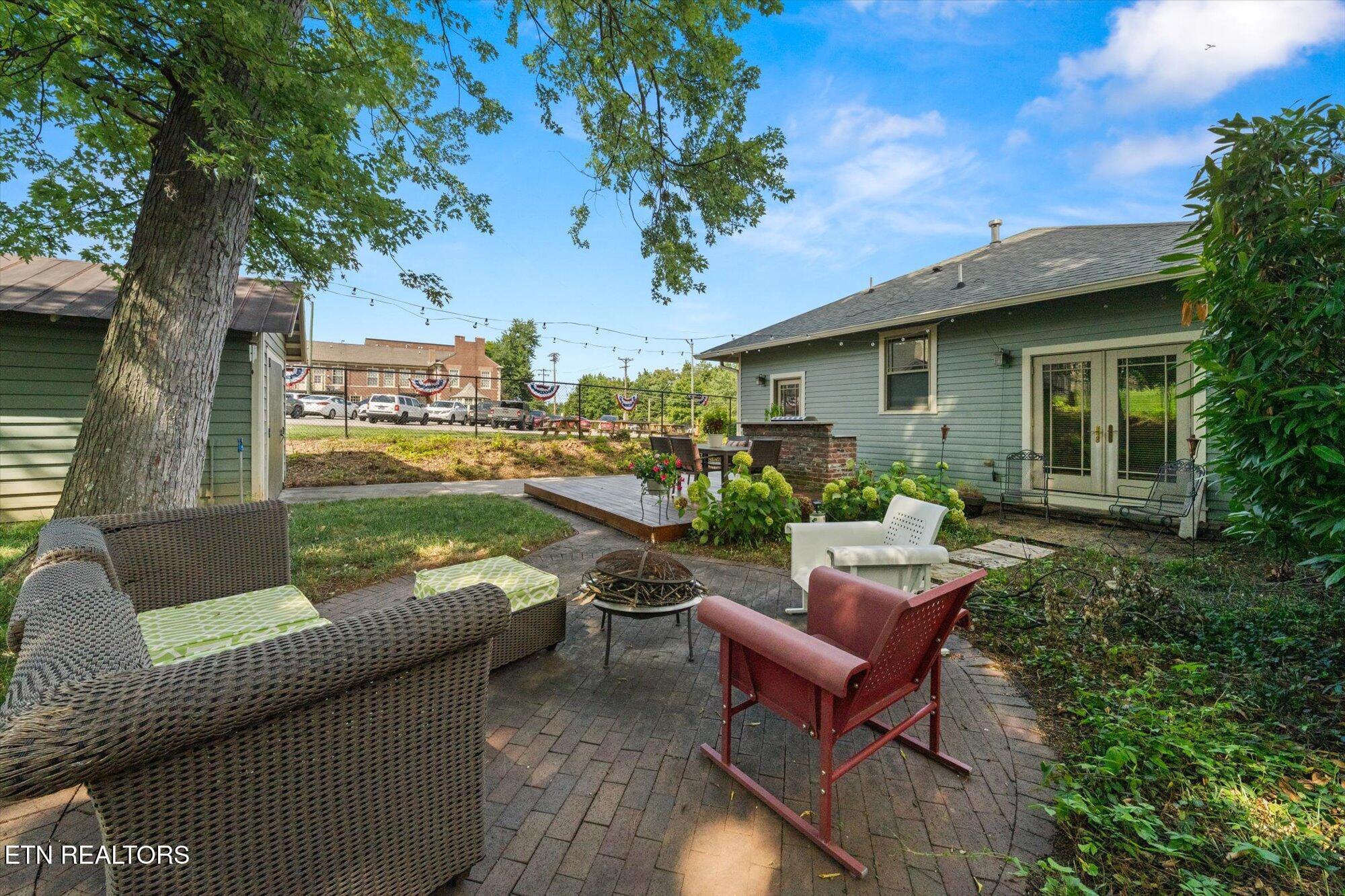 Knoxville, Tennessee, 37917, United States, 3 Bedrooms Bedrooms, ,2 BathroomsBathrooms,Residential,For Sale,1905773