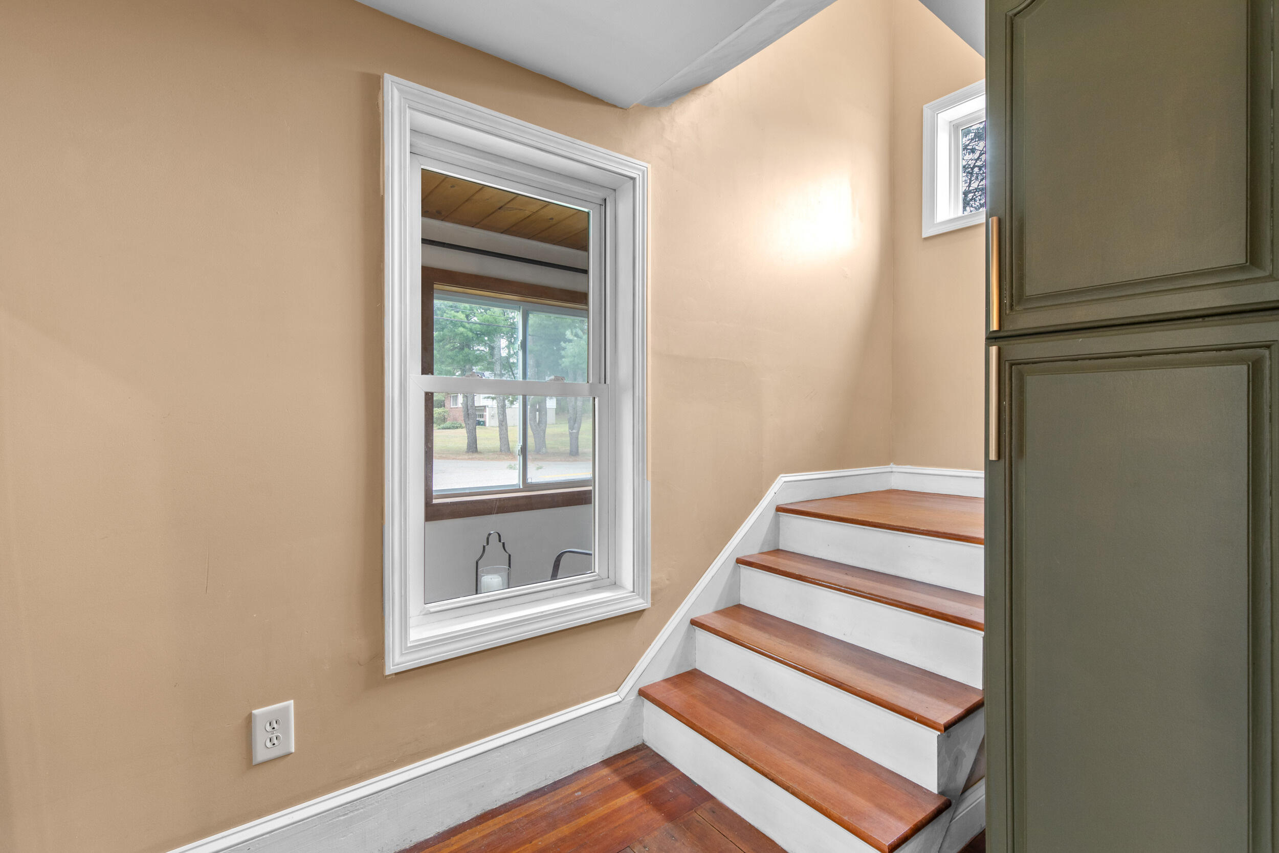 Biddeford, Maine, 04005, United States, 3 Bedrooms Bedrooms, ,2 BathroomsBathrooms,Residential,For Sale,1925813