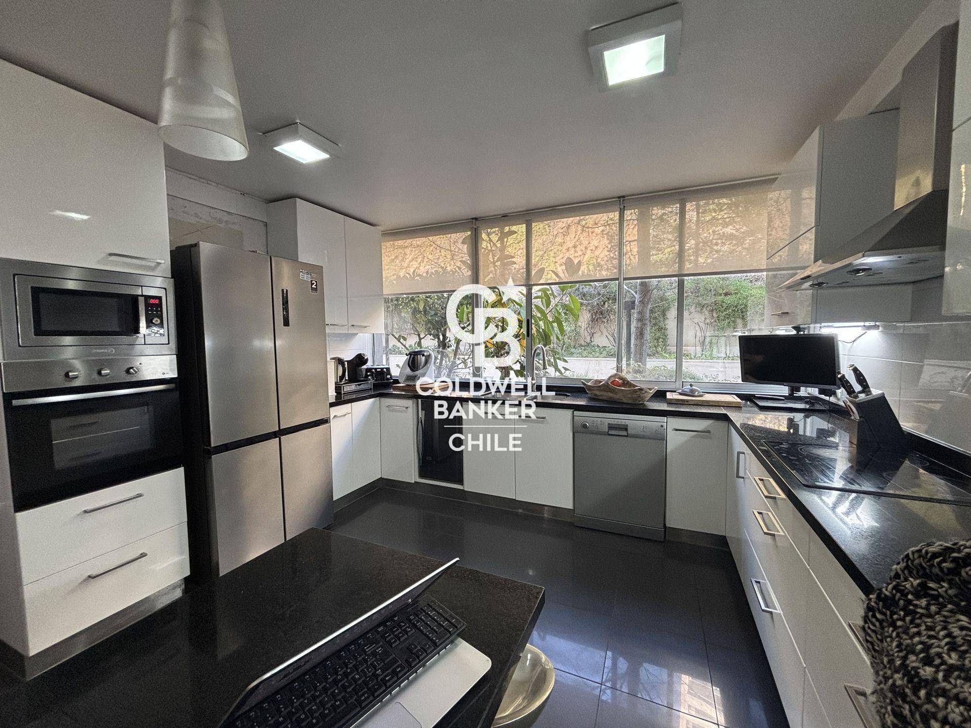 Las Condes, Chile, 6 Bedrooms Bedrooms, ,5 BathroomsBathrooms,Residential,For Sale,1898716