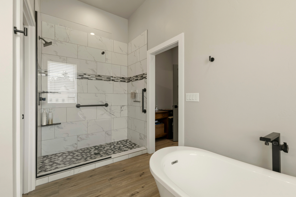 KLAMATH FALLS, Oregon, 97601, United States, 4 Bedrooms Bedrooms, ,3 BathroomsBathrooms,Residential,For Sale,2044065