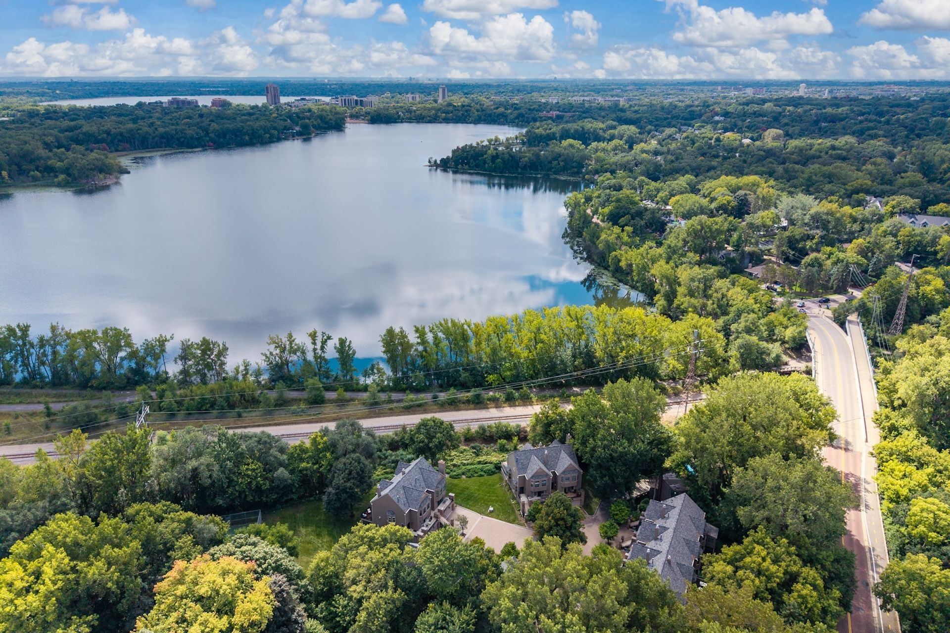  Renovated Townhome with Panoramic Views of Cedar Lake - 物件實景