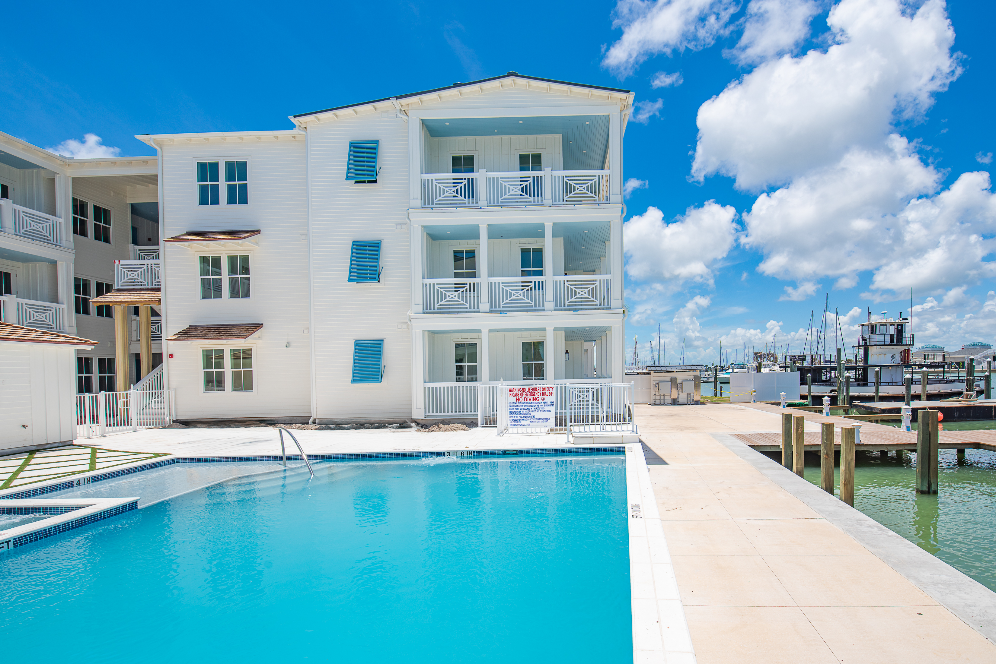  Coastal Elegance Meets Waterfront Living - 物件實景