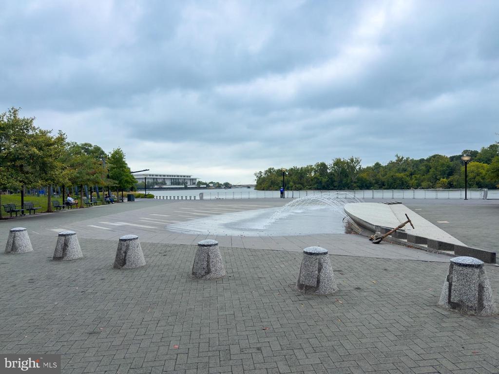 Washington, District of Columbia, 20007, United States, 4 Bedrooms Bedrooms, ,3 BathroomsBathrooms,Residential,For Sale,1975230