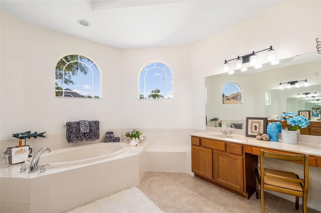University Park, Florida, 34201, United States, 4 Bedrooms Bedrooms, ,4 BathroomsBathrooms,Residential,For Sale,1876189