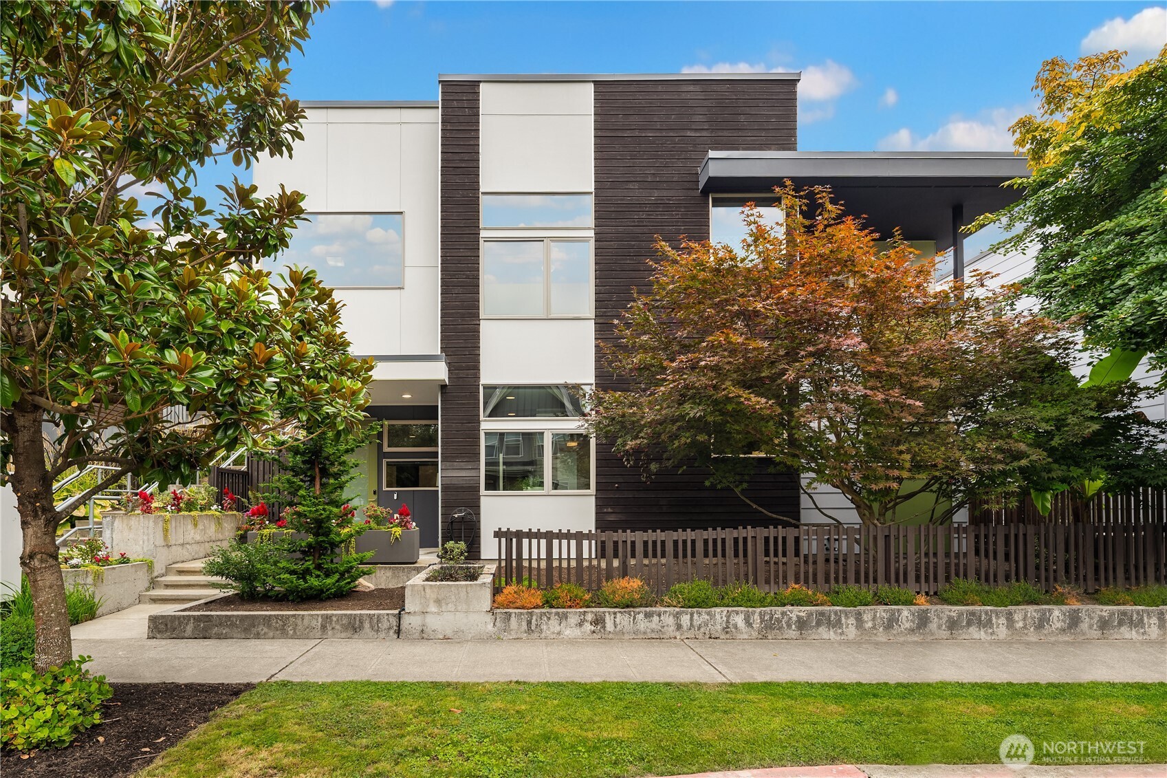 Seattle, Washington, 98108, United States, 3 Bedrooms Bedrooms, ,3 BathroomsBathrooms,Residential,For Sale,1947115