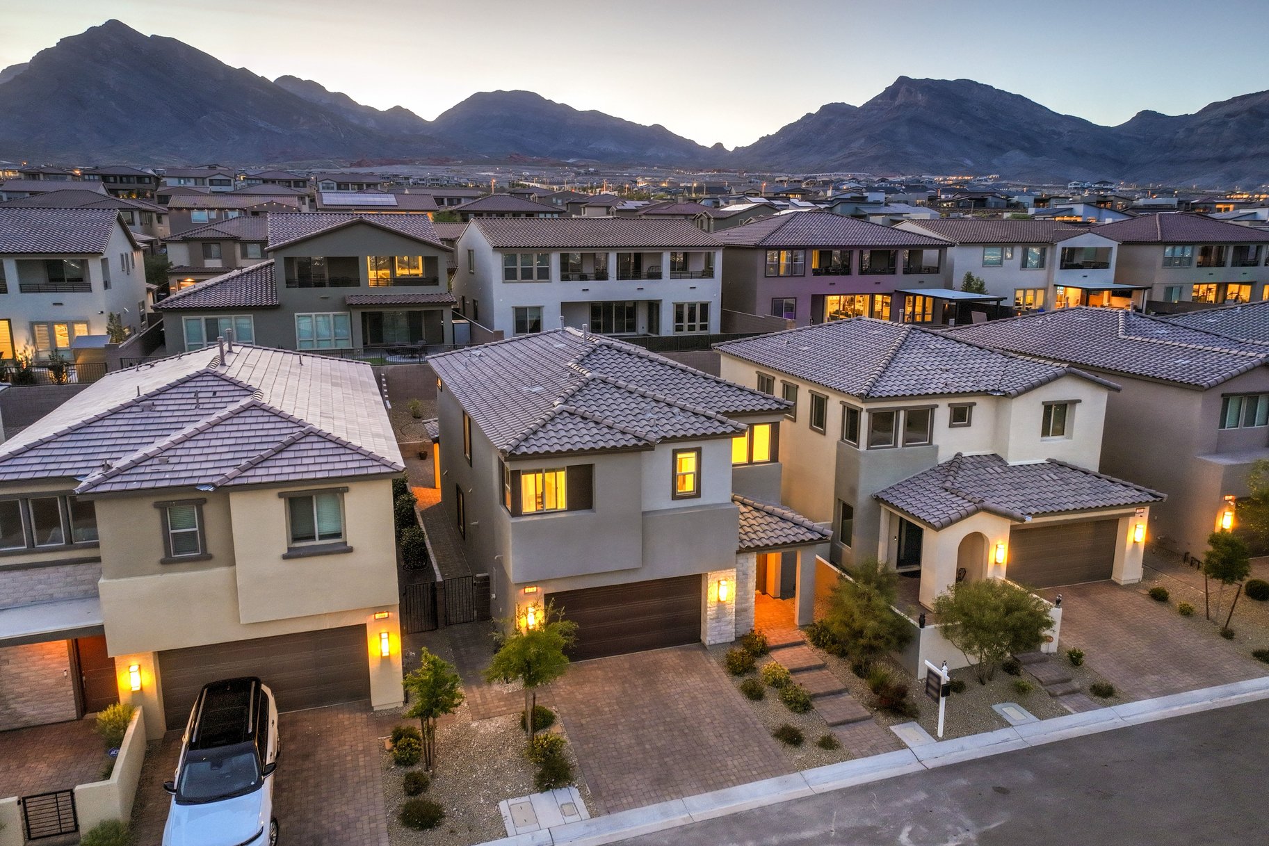  Beautifully Upgraded 2-Story Home in a Gated Community in Summerlin West - 物件實景