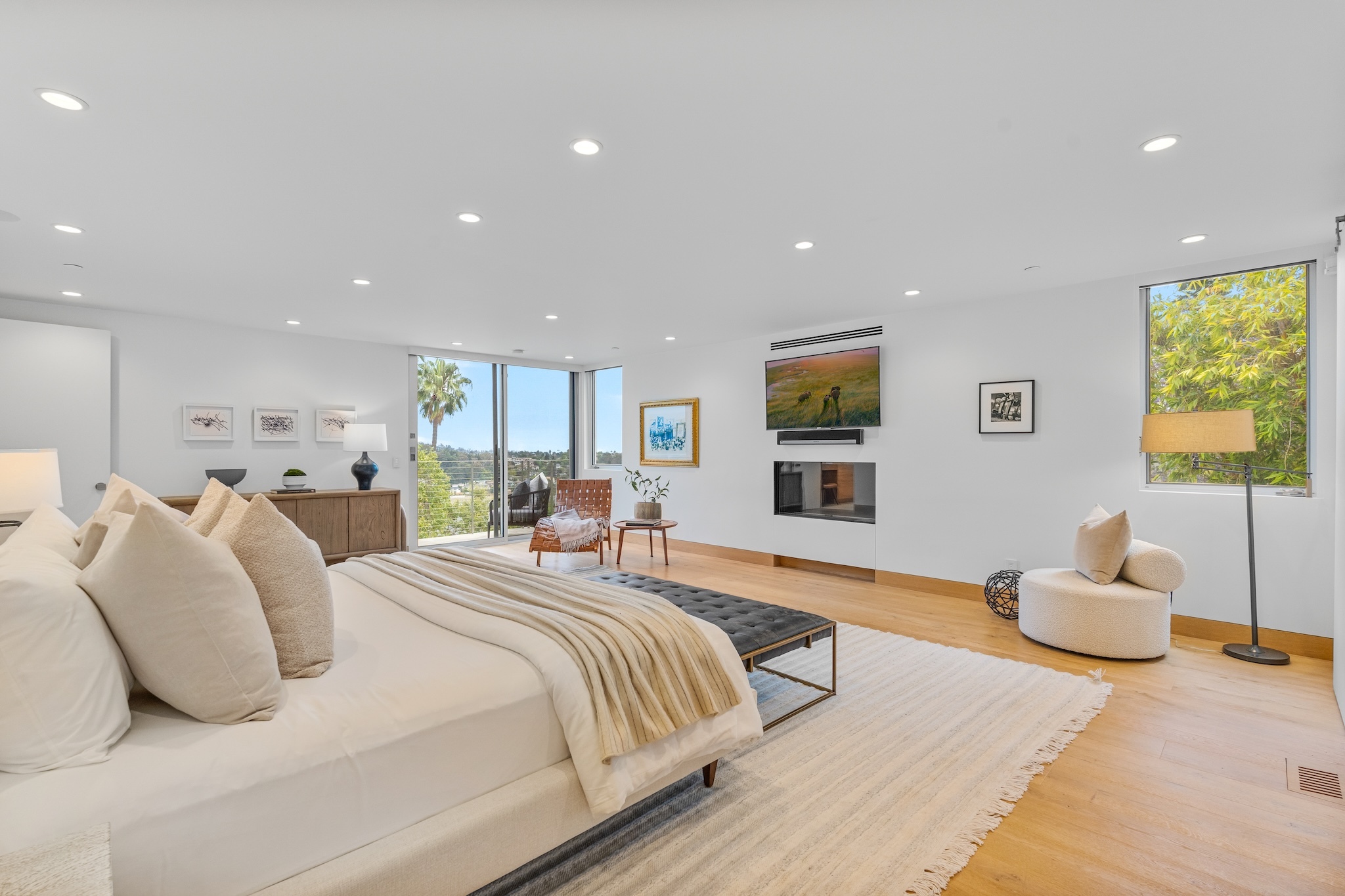  2129 Redcliff St - 物件實景