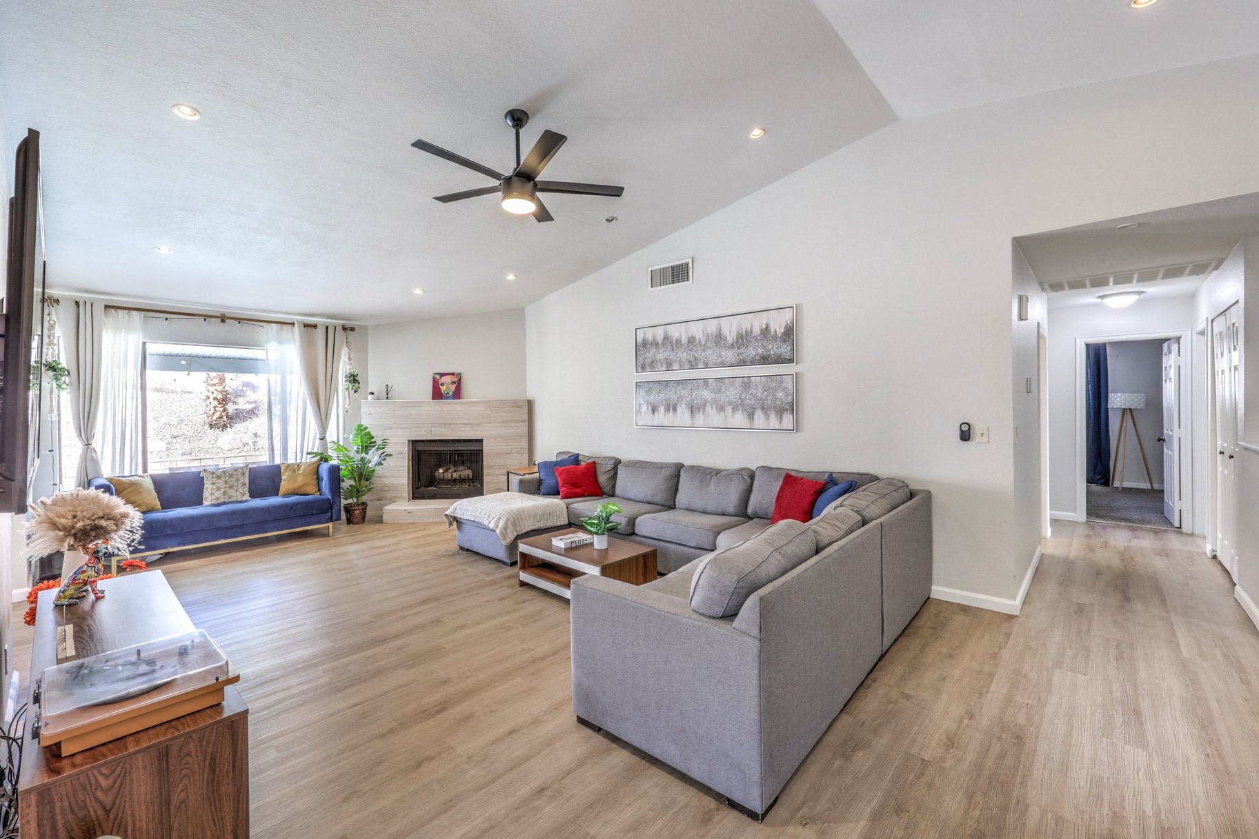  Beautifully Renovated Single-Story Home - 物件實景