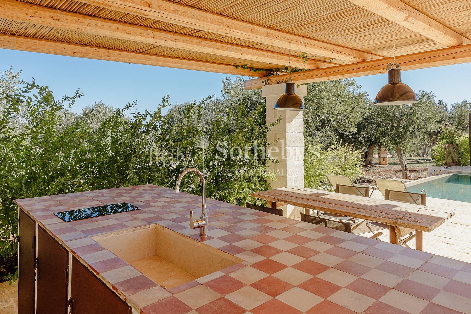  Exclusive estate among the olive trees in the Valle d