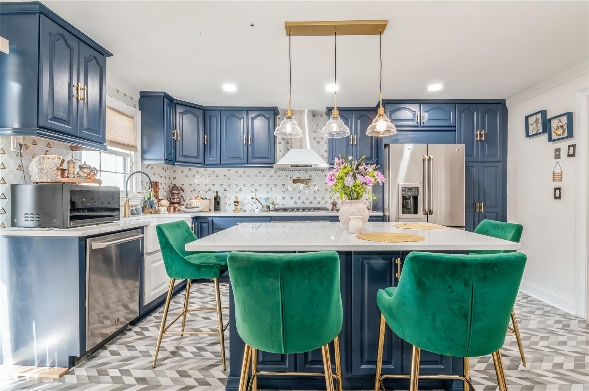 Howard Beach, New York, 11414, United States, 3 Bedrooms Bedrooms, ,2 BathroomsBathrooms,Residential,For Sale,1908701