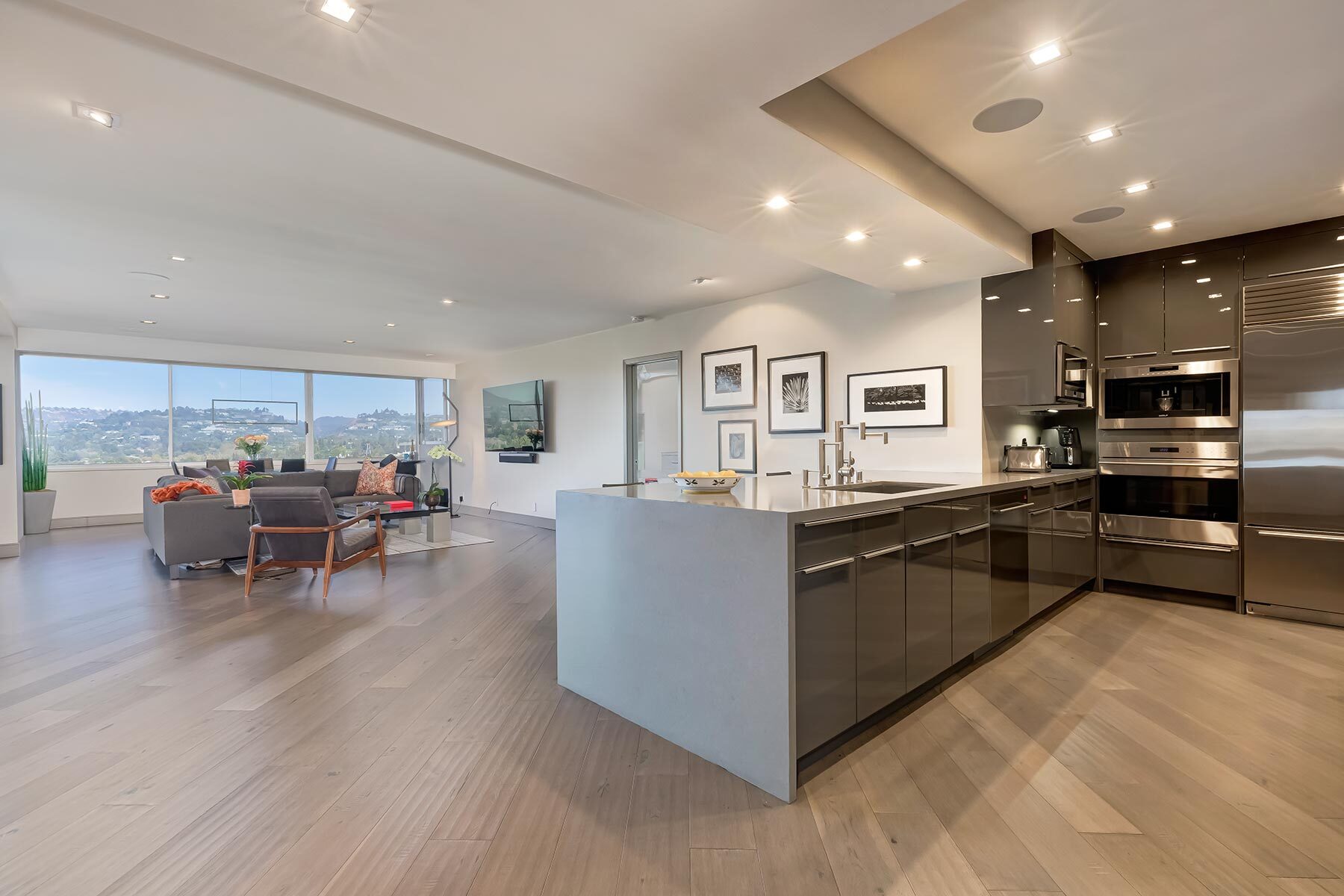  865 Comstock Ave - 物件實景
