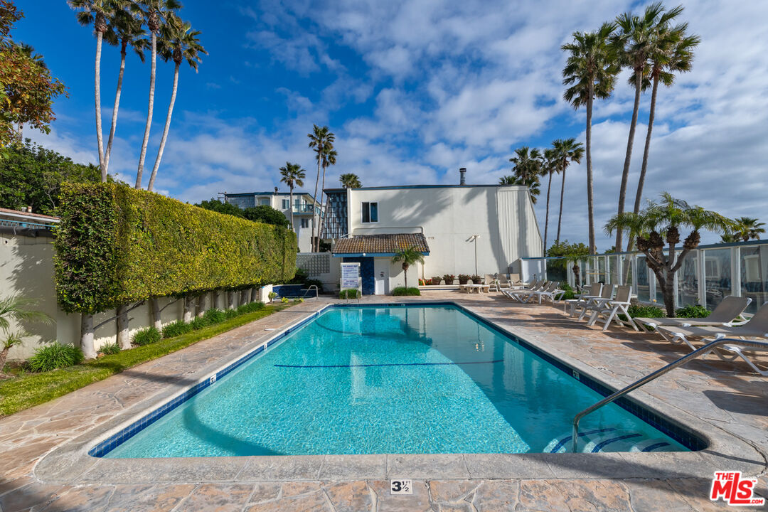 Malibu, California, 90265, United States, 2 Bedrooms Bedrooms, ,2 BathroomsBathrooms,Residential,For Sale,1896546