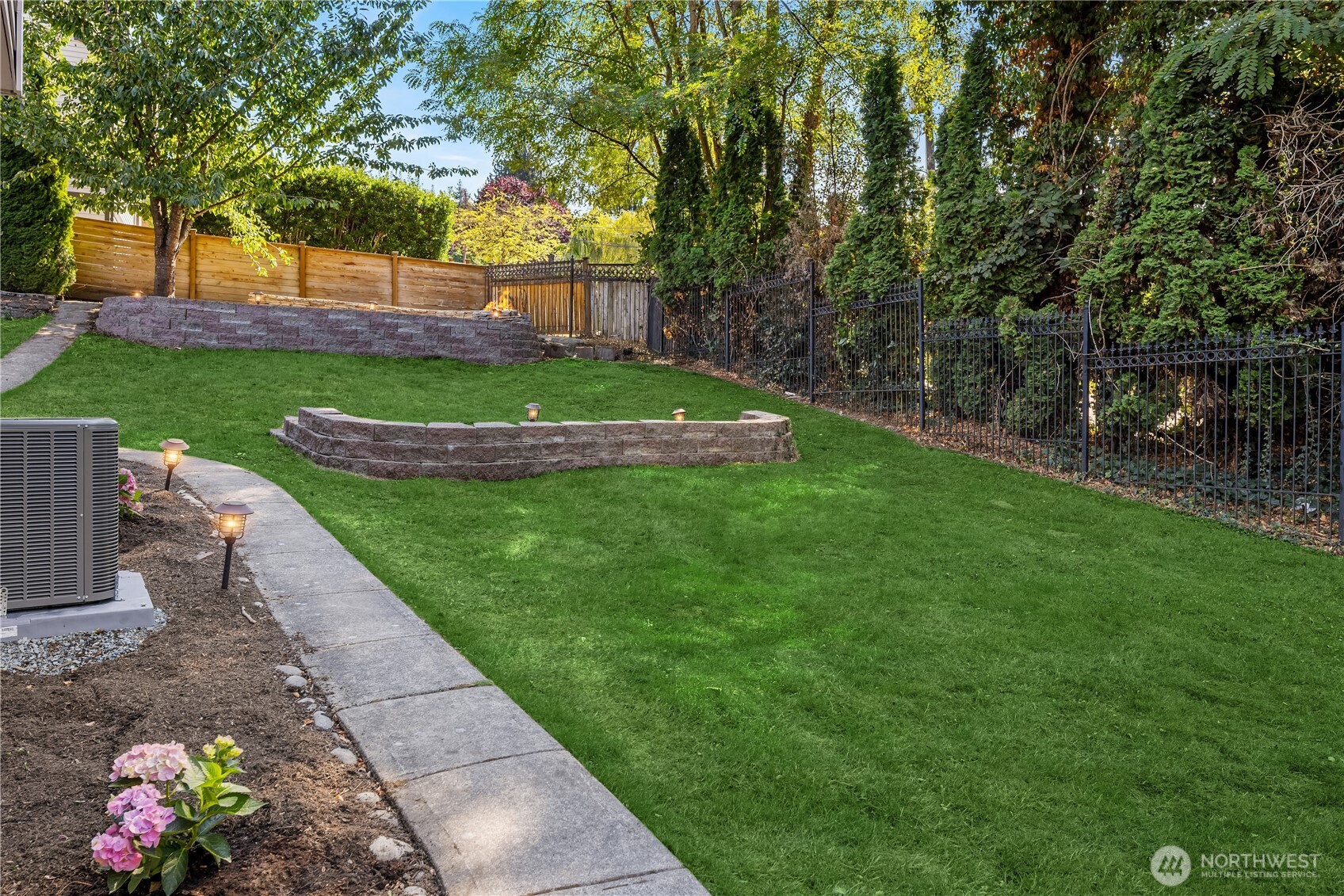 Kirkland, Washington, 98033, United States, 4 Bedrooms Bedrooms, ,2 BathroomsBathrooms,Residential,For Sale,1938855