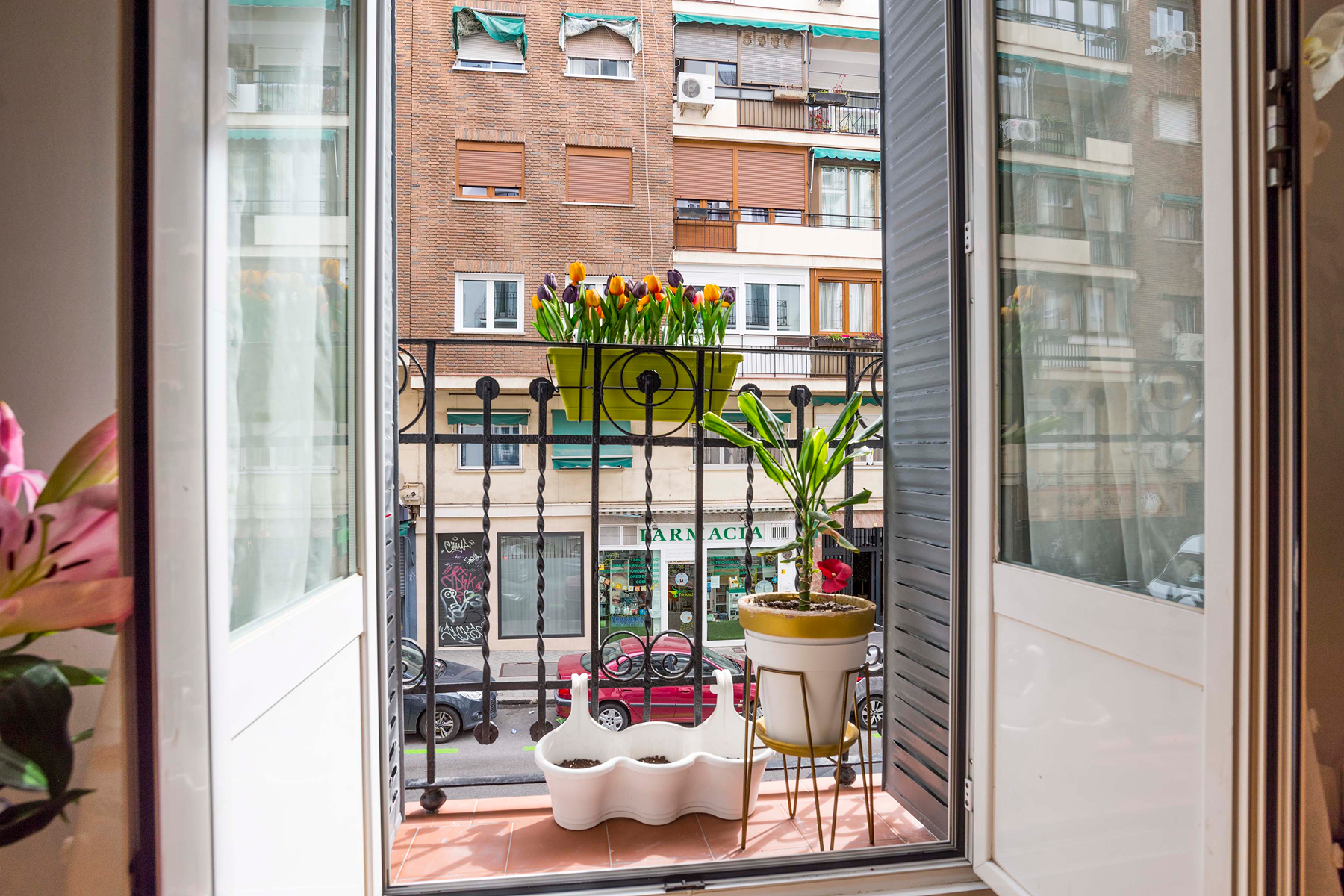  Exterior apartment in Trafalgar with four street-facing balconies - 物件實景