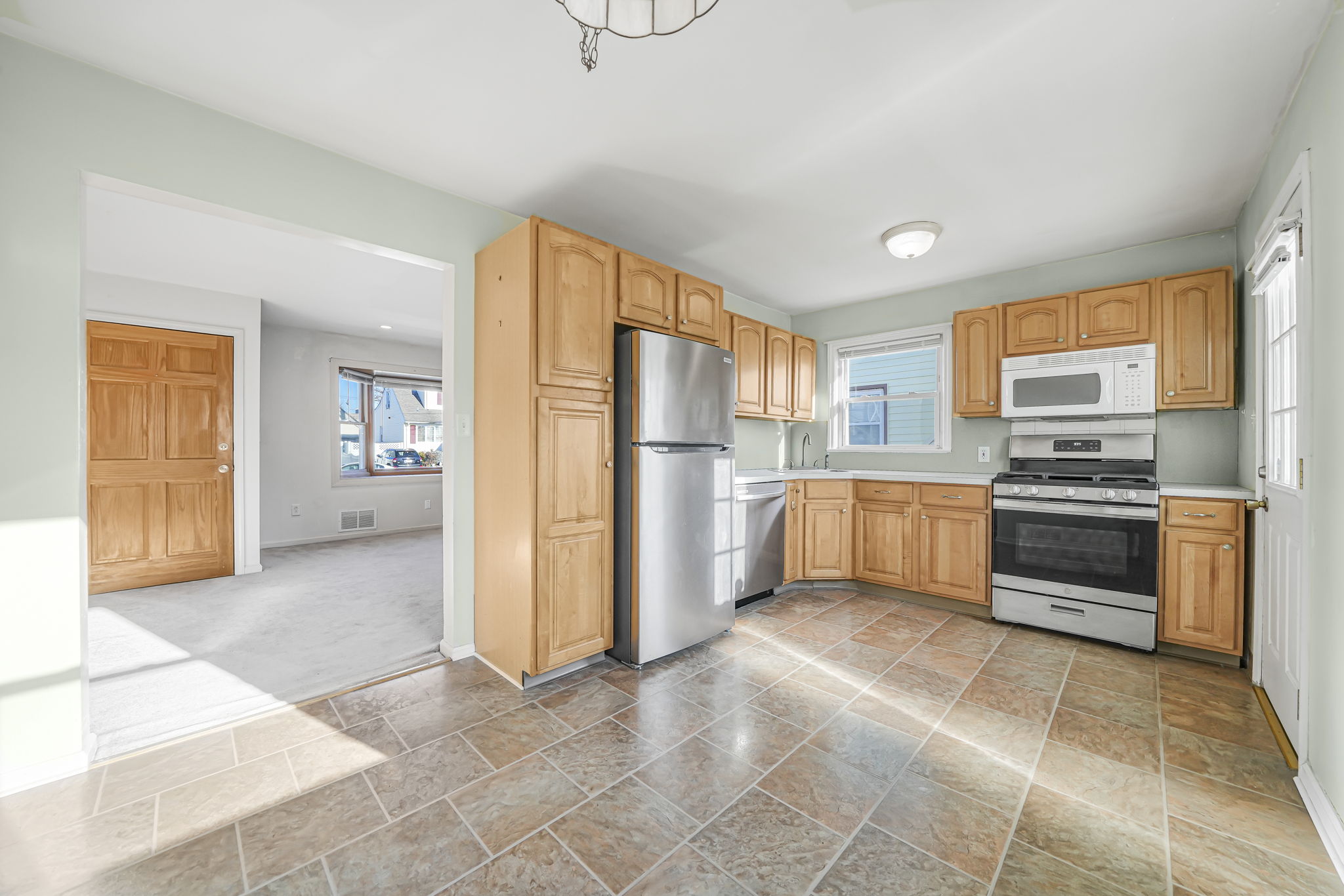 Elmwood Park, New Jersey, 07407, United States, 4 Bedrooms Bedrooms, ,2 BathroomsBathrooms,Residential,For Sale,2009645